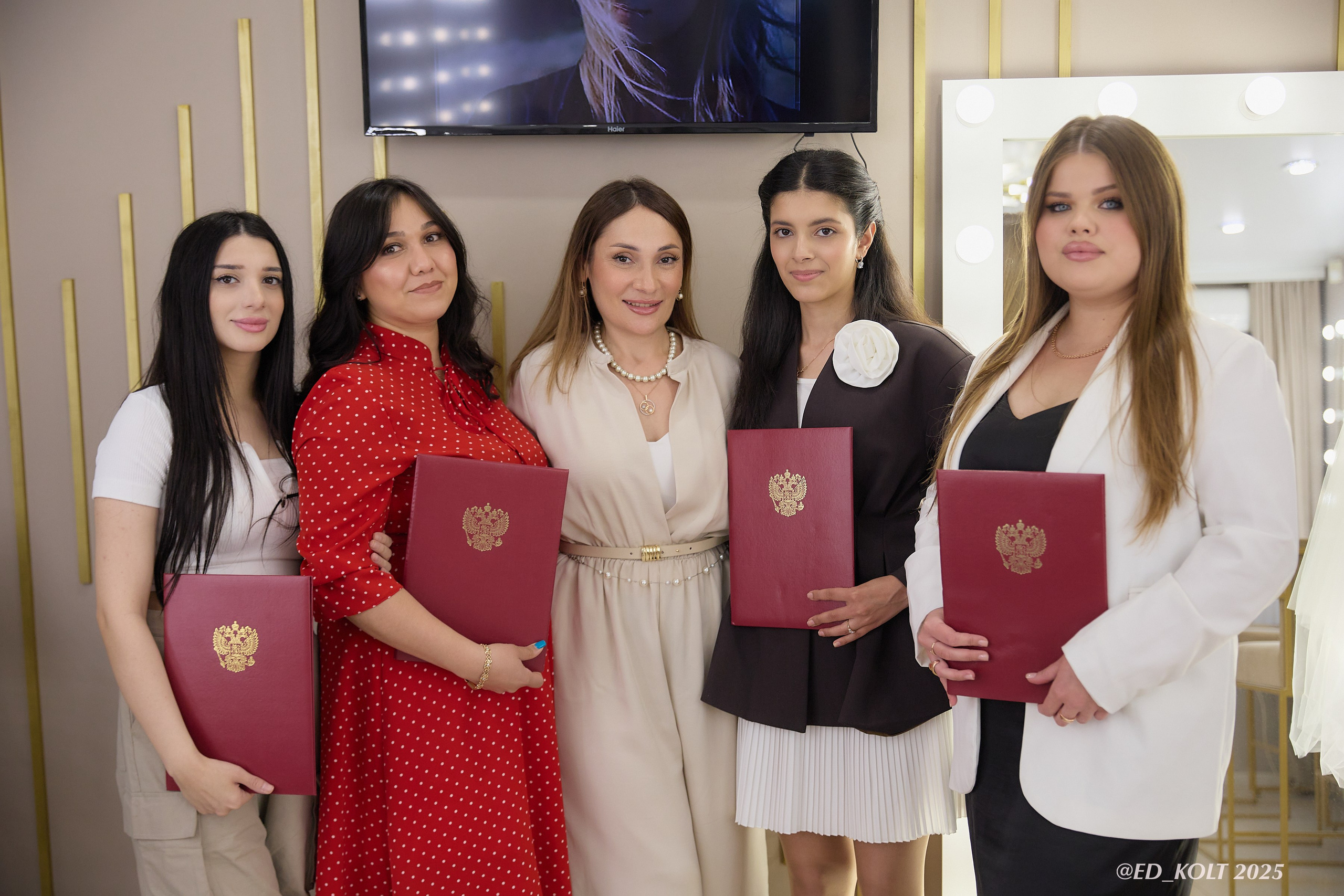 Выпускной группы визажистов. ФОТОГРАФ ЭДУАРД КОЛТУНОВСКИЙ