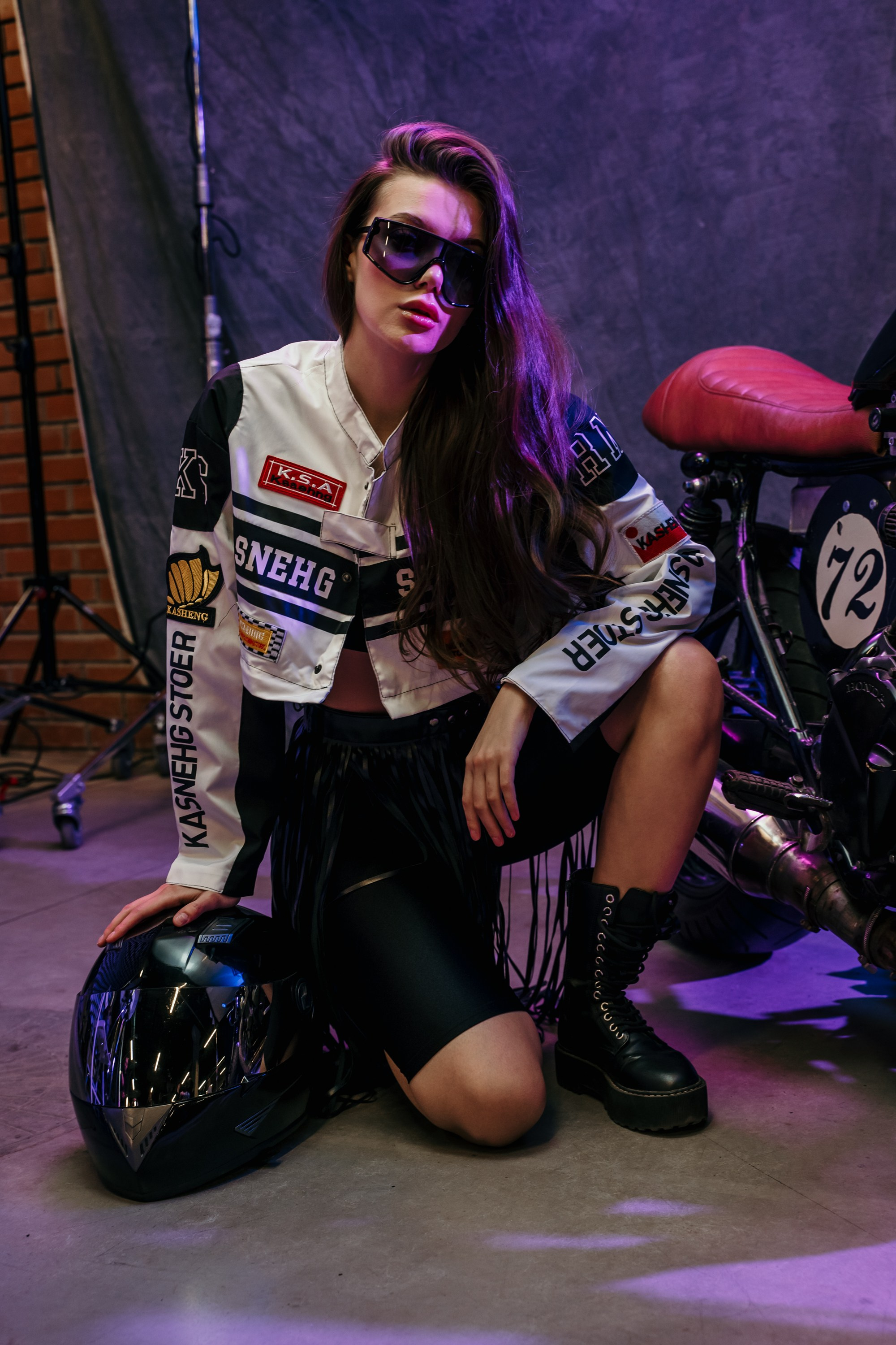 Фотосессия с мотоциклом в студии Санкт-Петербург. Свадебный, семейный, портретный, репортажный фотограф в Санкт-Петербурге