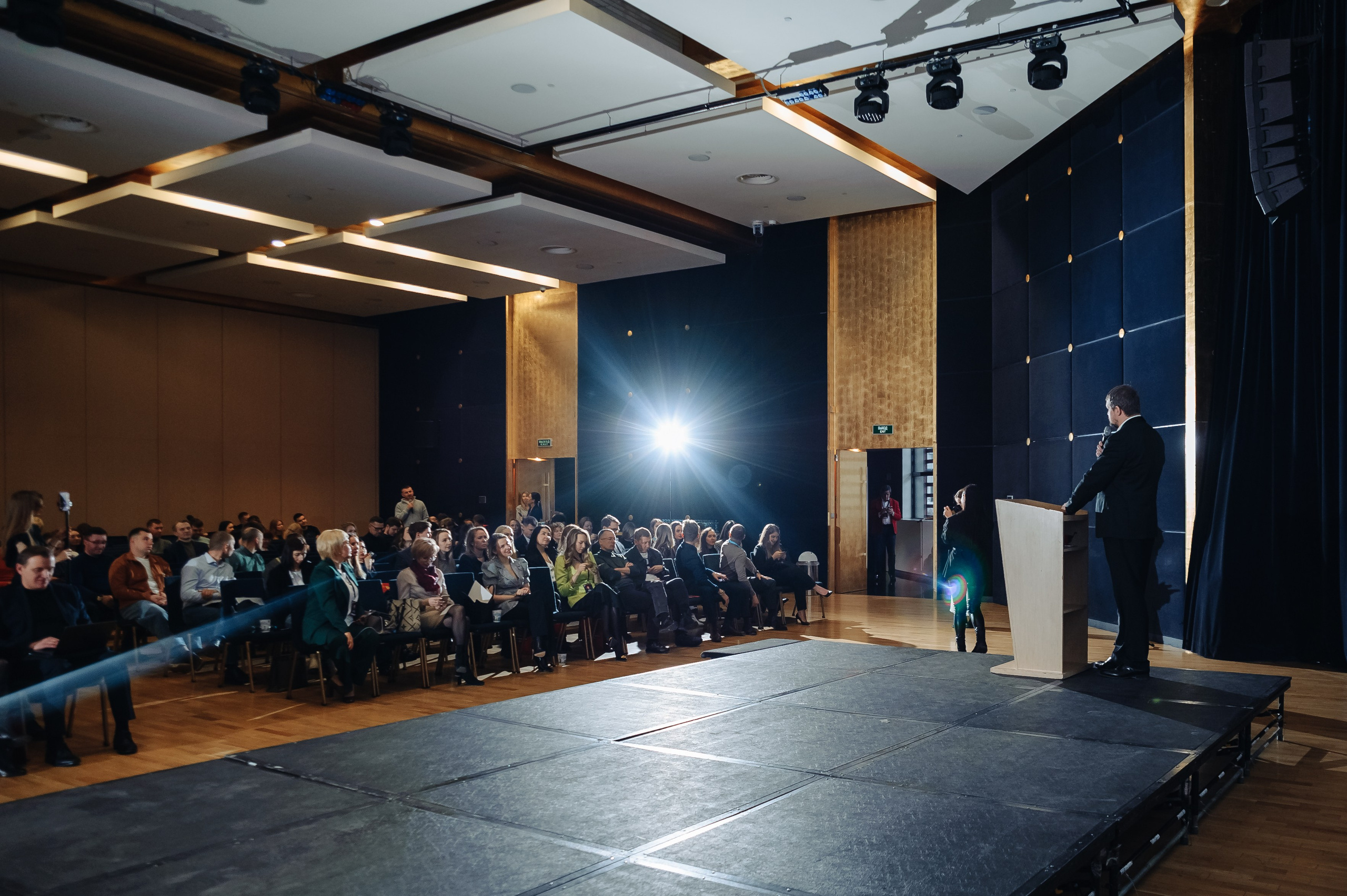 Бизнес-конференция. Фотограф в Екатеринбурге Артём Зайнетдинов