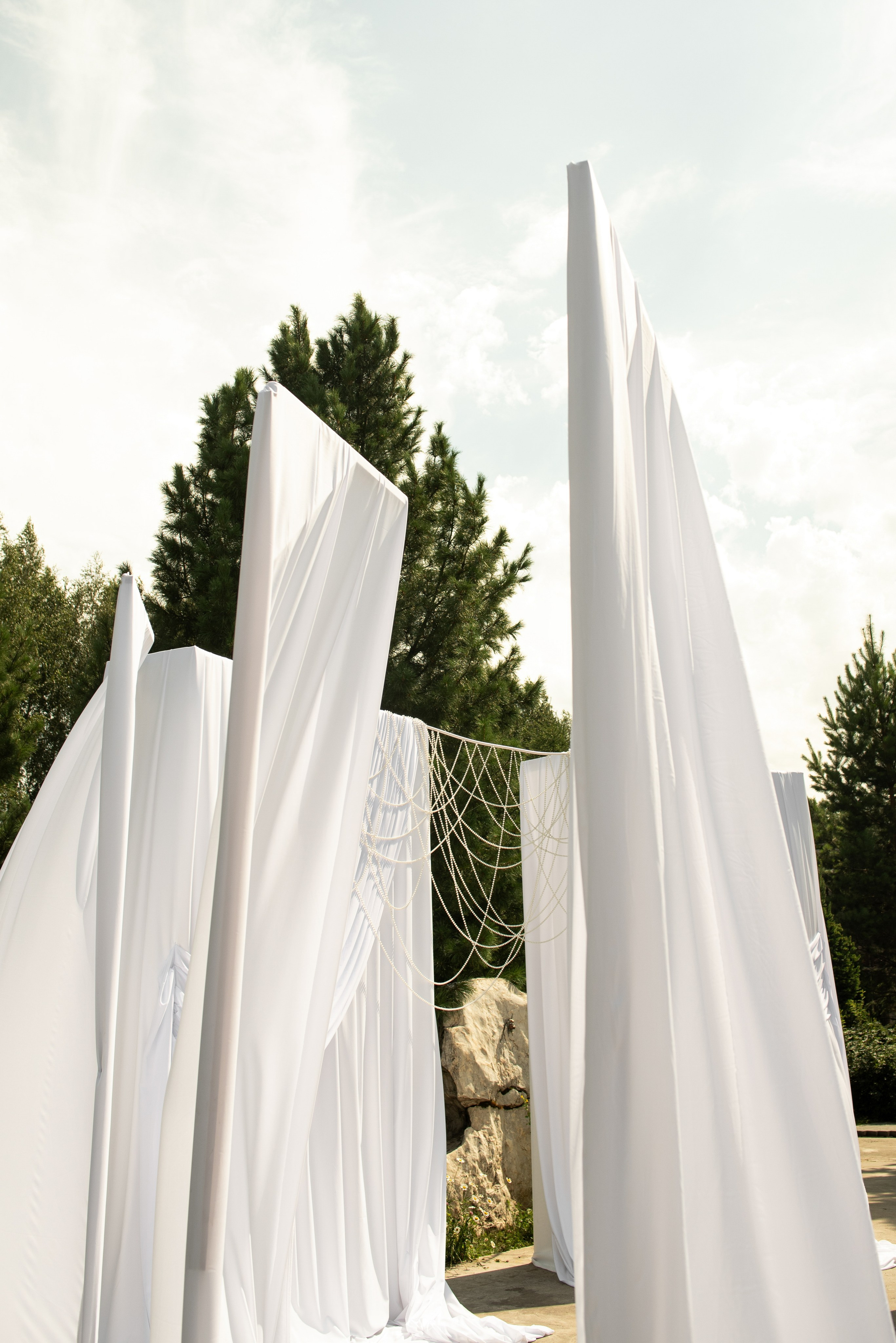 Свадебная арка, ткани в декоре, декор арки