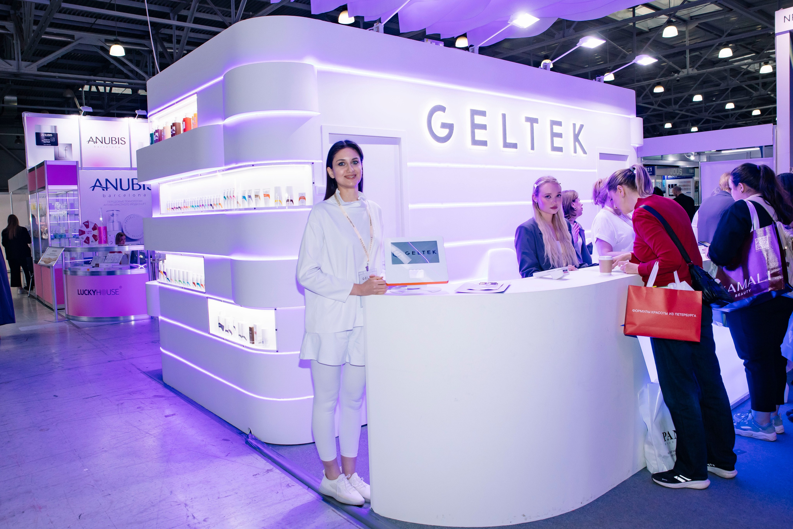 Выставка BEAUNITY by InterCHARM 2026. Профессиональный фотограф в Москве | Заказать фотосессию и съемку