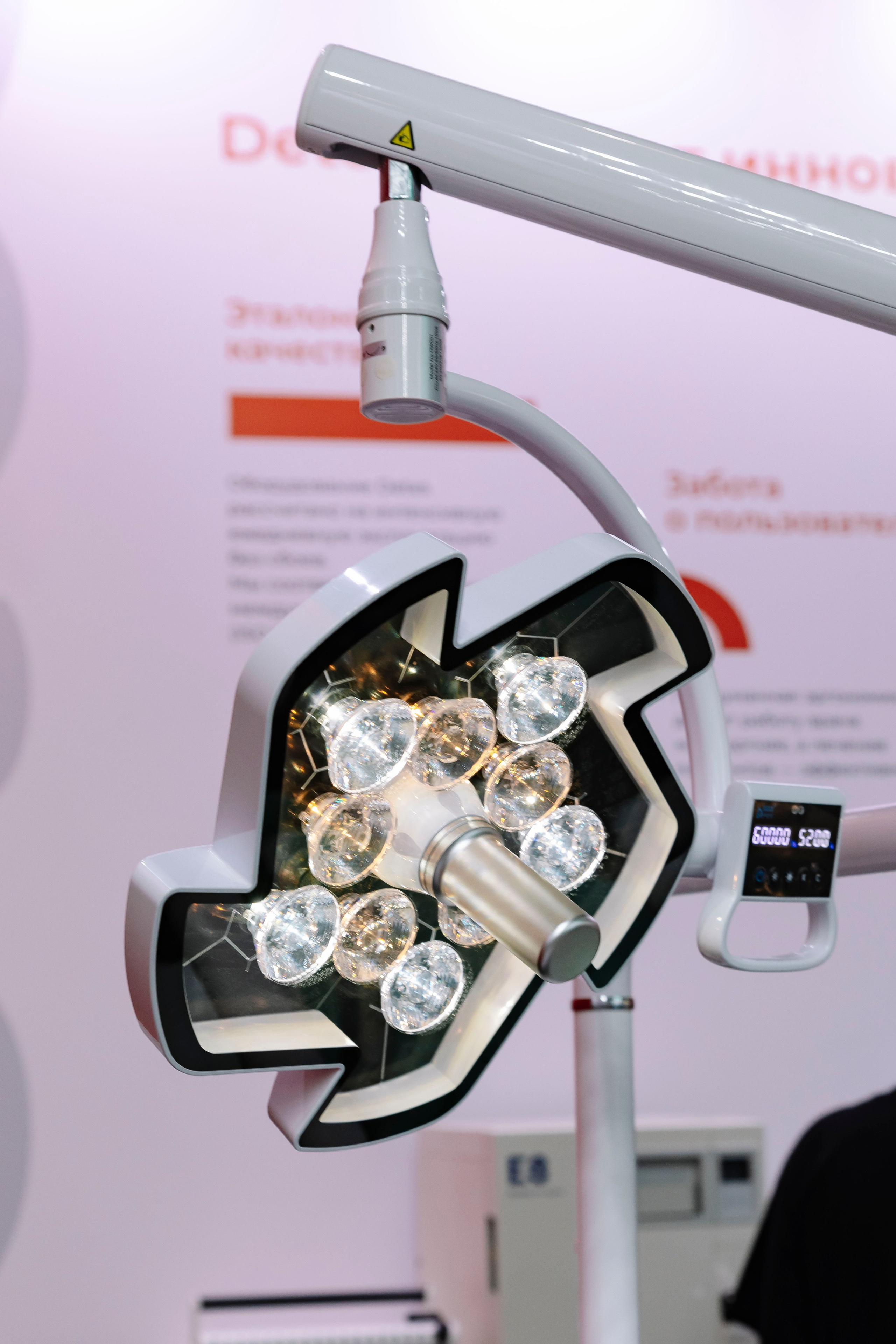 Стоматологическая выставка Dental Salon 2026. Профессиональный фотограф в Москве | Заказать фотосессию и съемку