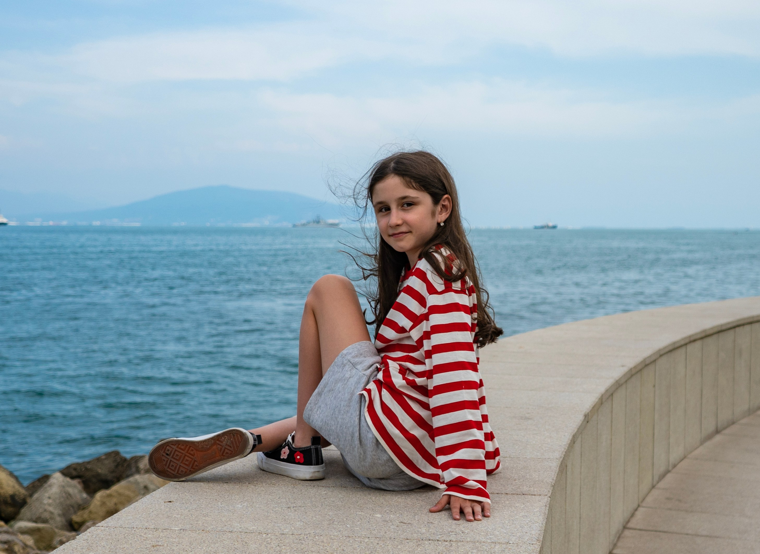 Съемка в центре Новороссийска. Семейный и детский фотограф Екатерина Черняева. Снимаю портреты, love story, фотопрогулки, работаю на улице, в кафе, студии, дома у клиента