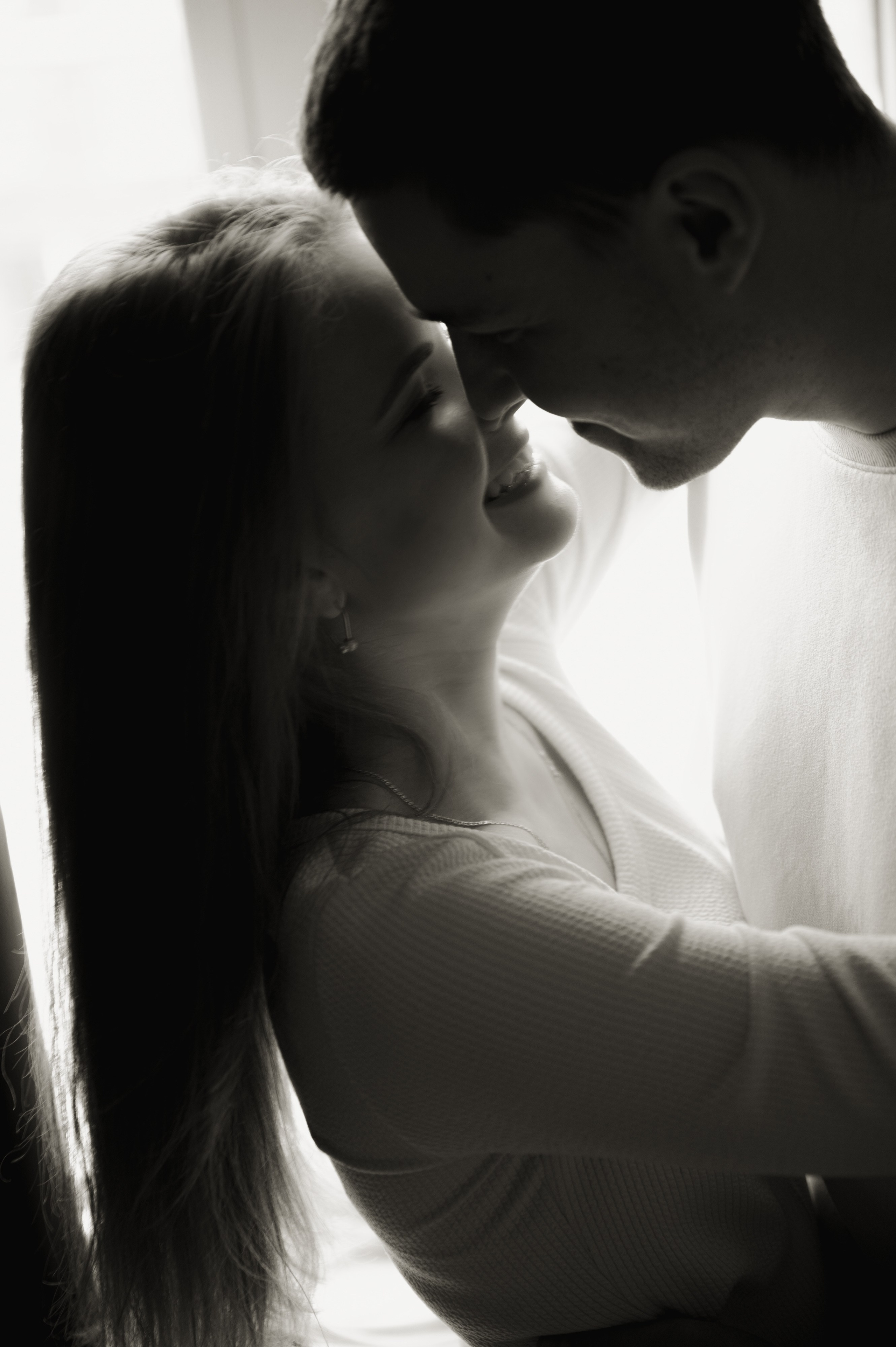 Предсвадебная лавстори в студии в Москве. Свадебный и портретный фотограф в Москве Жердев Даниил