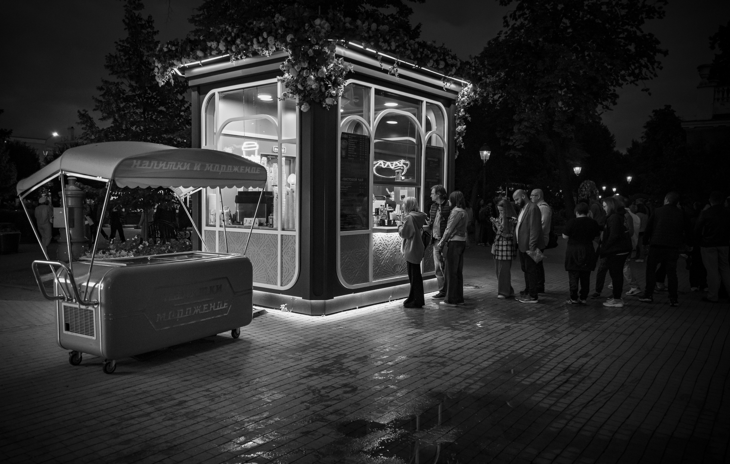 STREET. NE Cinema — backstage and reportage photography in cinema, music, Automotive and sport