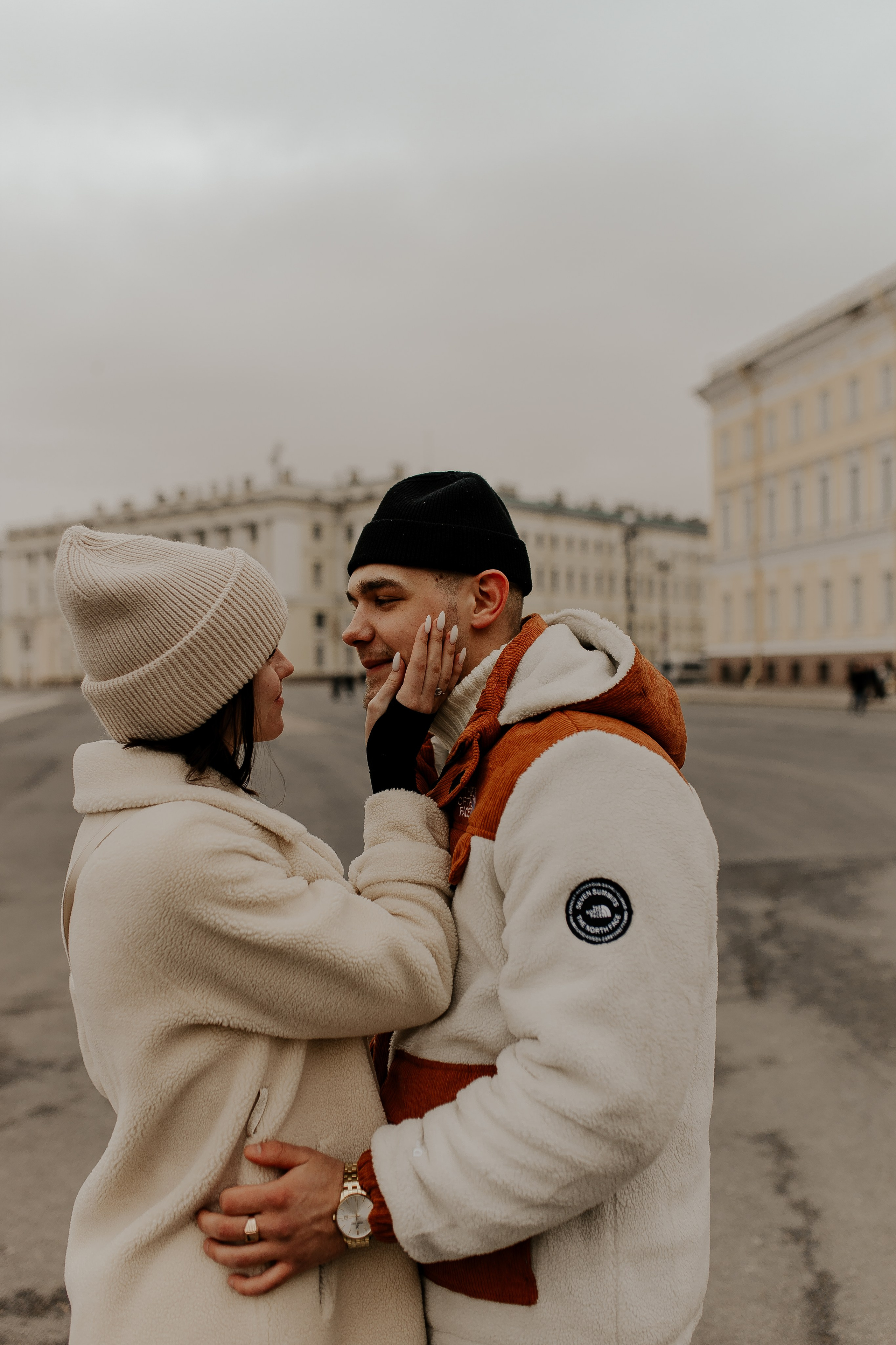 Lovestory на дворцовой площади. Фотограф в Санкт-Петербурге Лиза Семченкова