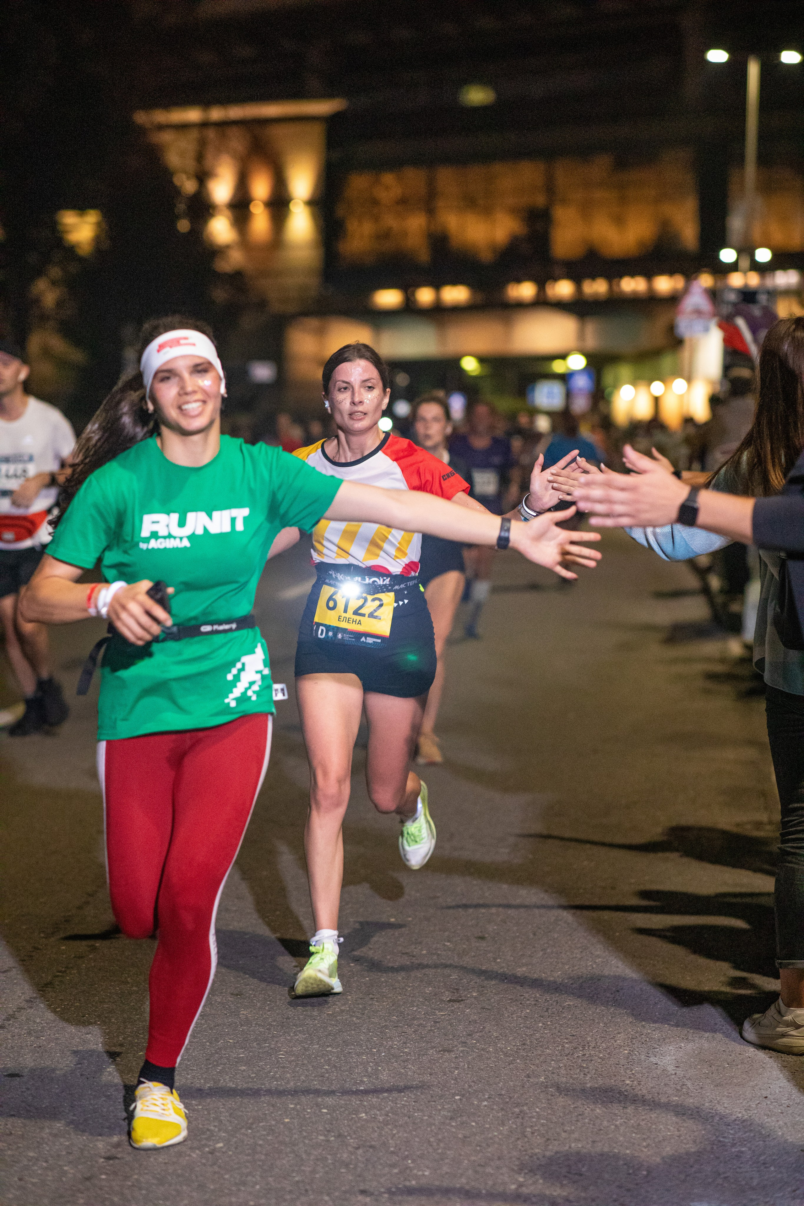 Ночной забег в ленте фотографий бегунов 03.08.24. Фотограф Сергей Ловкий