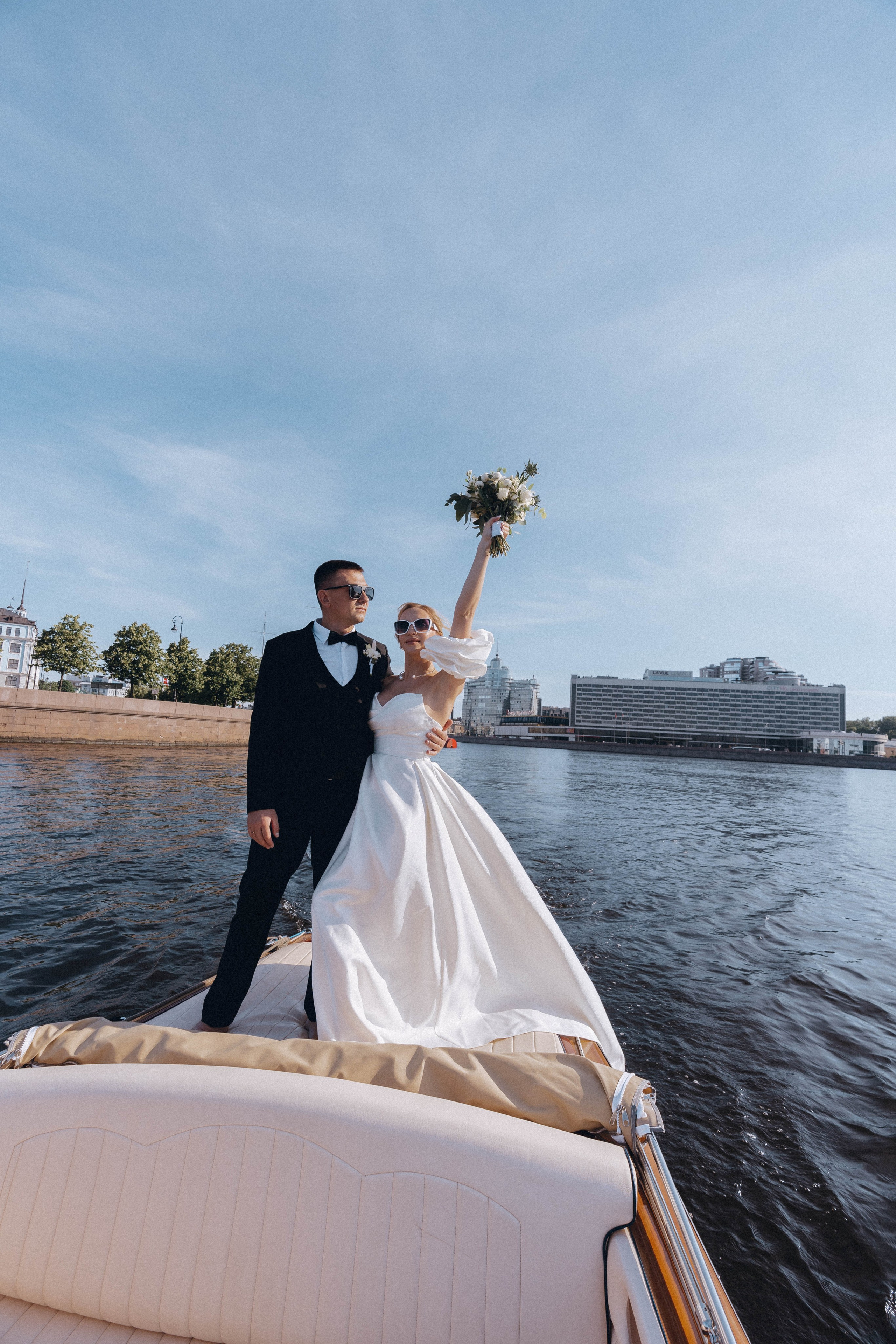 СВАДЕНБНАЯ СЬЕМКА НА КАТЕРЕ ПО КАНАЛАМ САНКТ-ПЕТЕРБУРГА И В АКВАТОРИИ НЕВЫ. Профессиональный фотограф, Санкт-Петербург — Виктория Богомолова