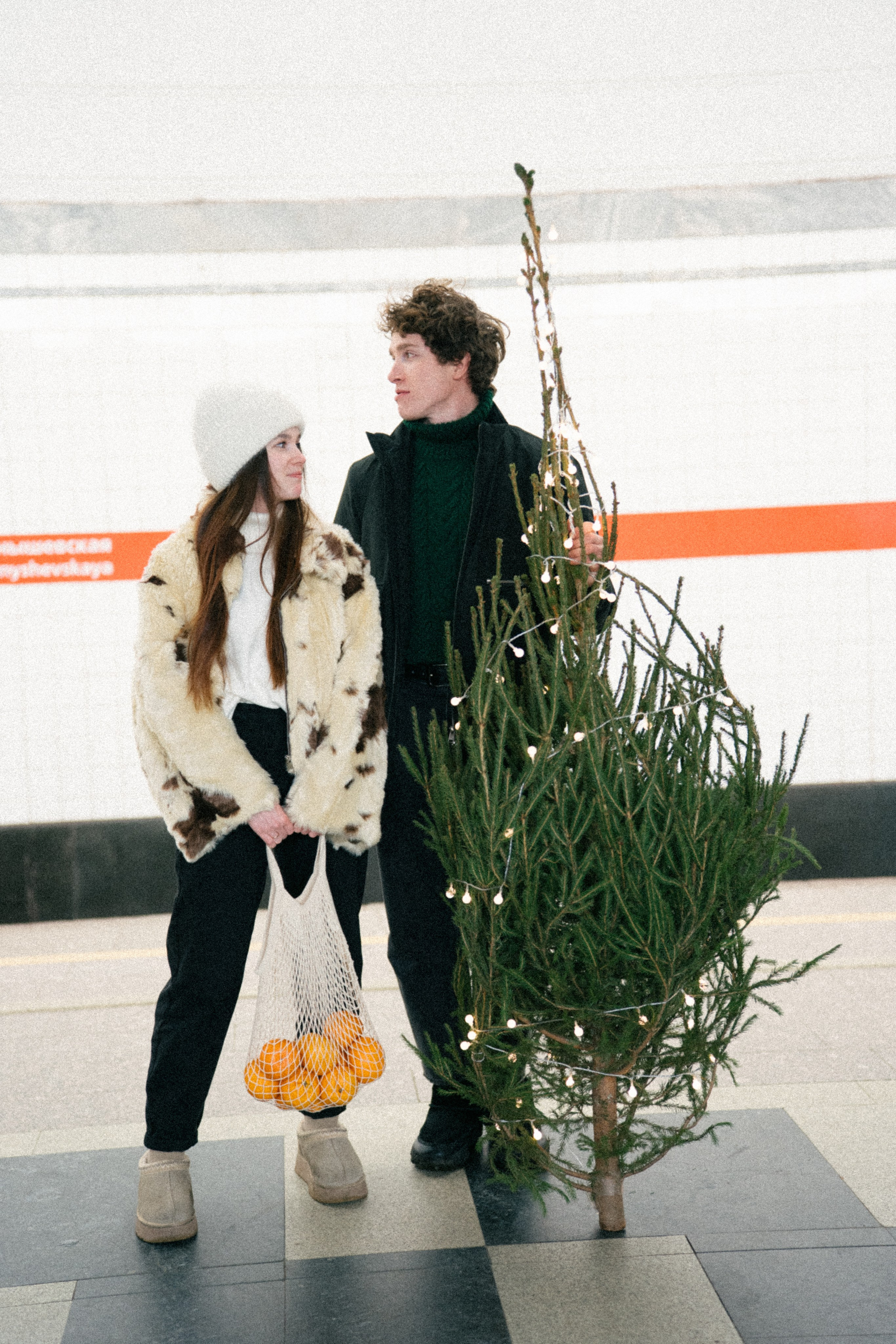 НОВОГОДНЯЯ ПРОГУЛКА ПАРЫ ПО ЧЕРНЫШЕВСКОЙ ПЕРЕД НОВЫМ ГОДОМ. Профессиональный фотограф, Санкт-Петербург — Виктория Богомолова