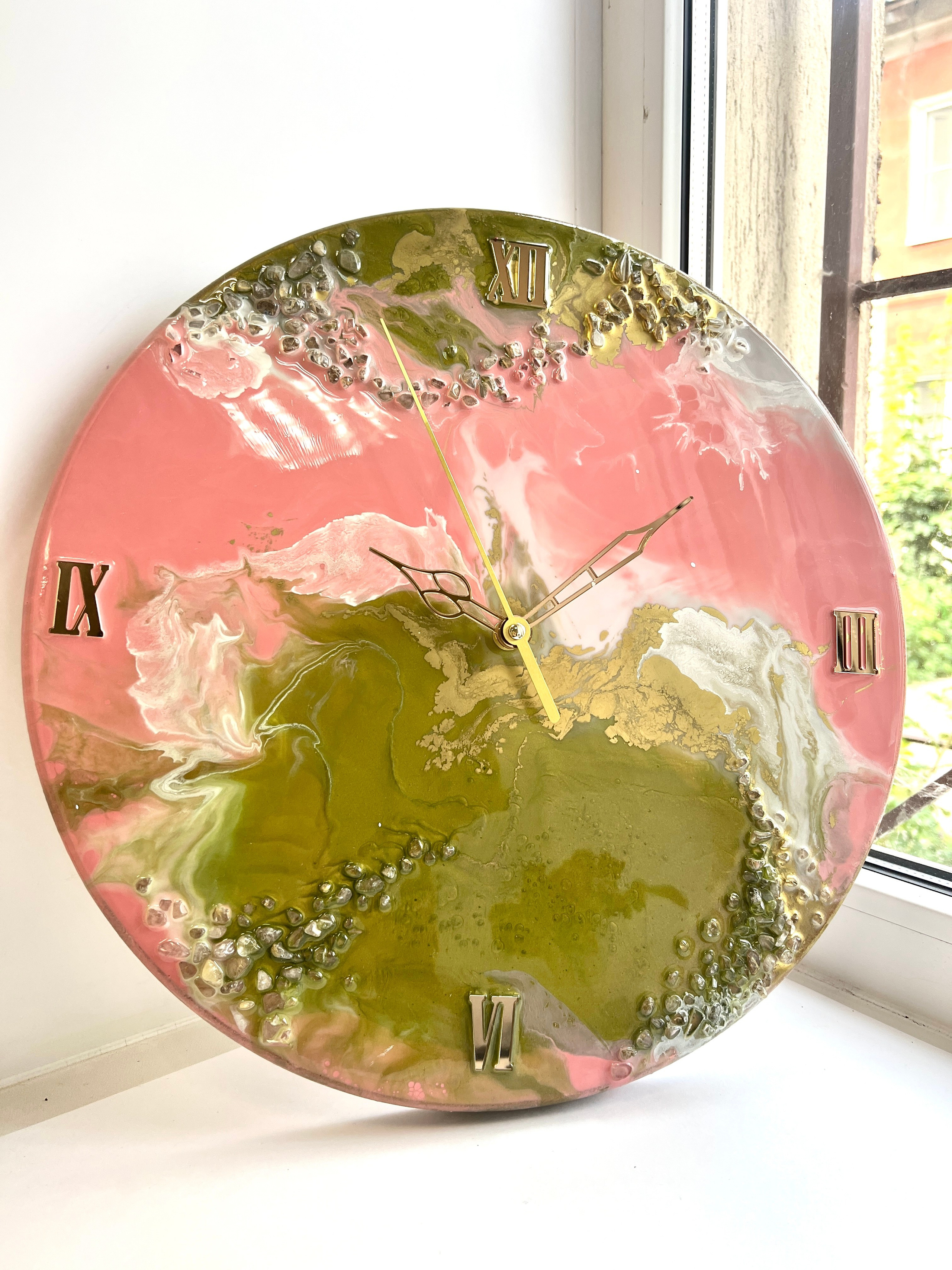 Часы из эпоксидный смолы. Художник Якимова Юлия картины в интерьер и предметы декора