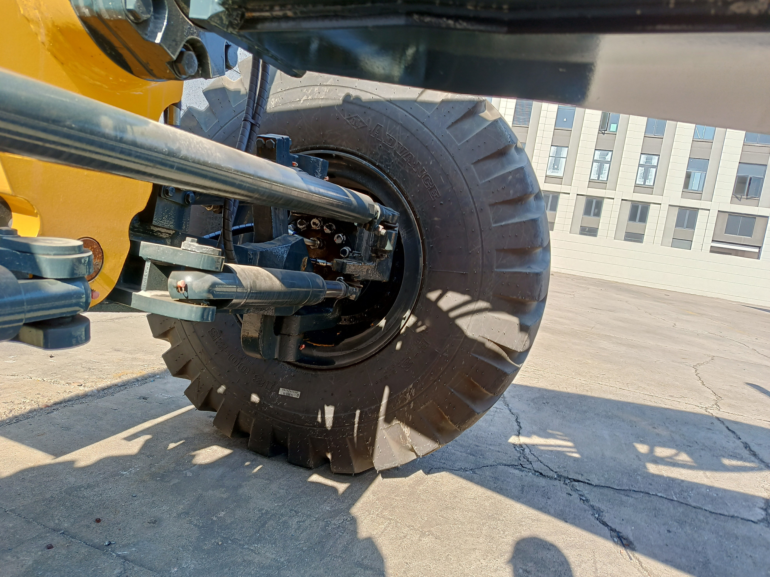 Фото грейдер Beezone G732Т (B26TMG-A). Продажа и обслуживание грузовой техники и спецтехники в г. Новосибирск компания СТИ