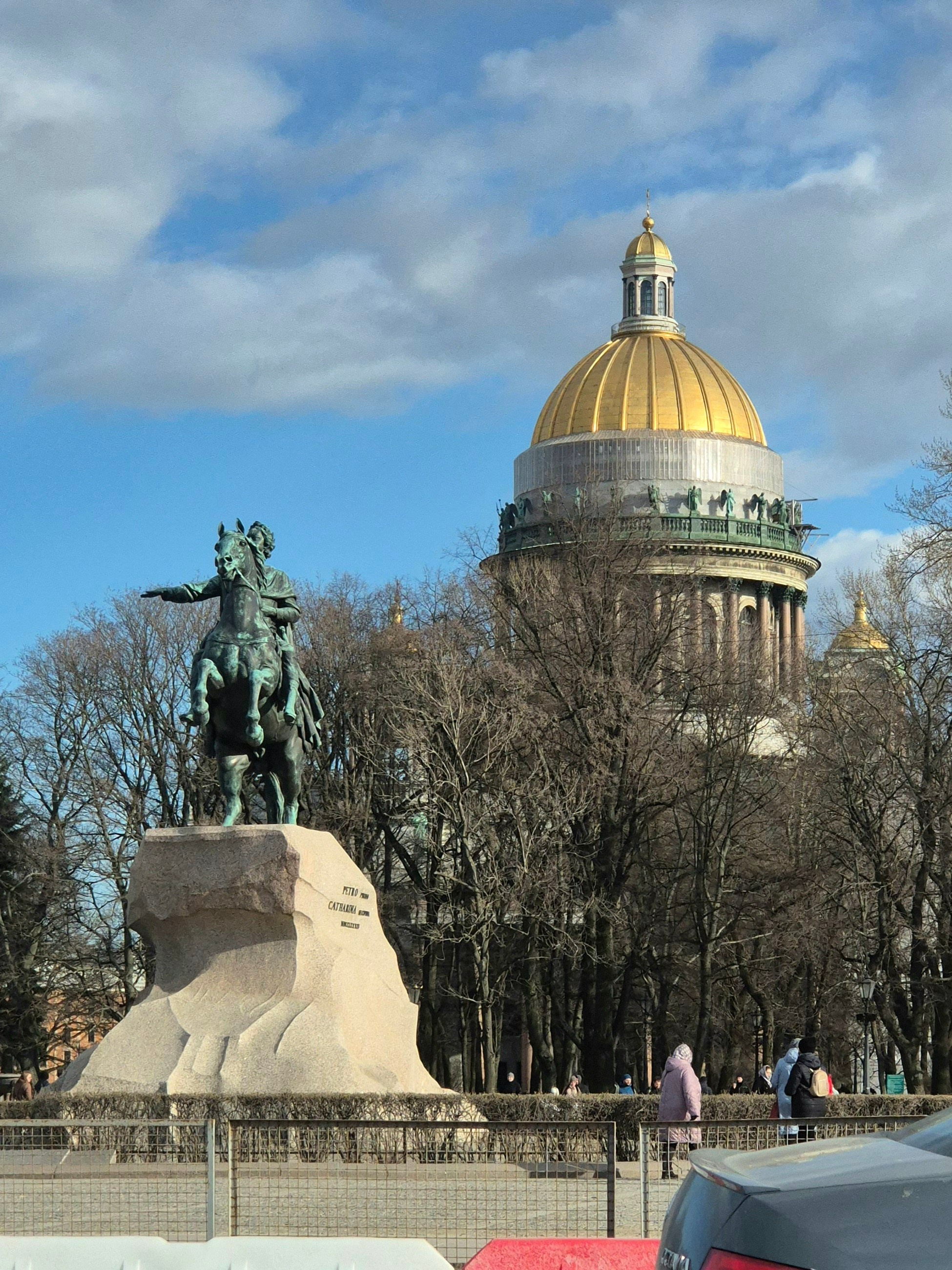 В Санкт-Петербурге, как и в Москве, активно идут дорожные работы