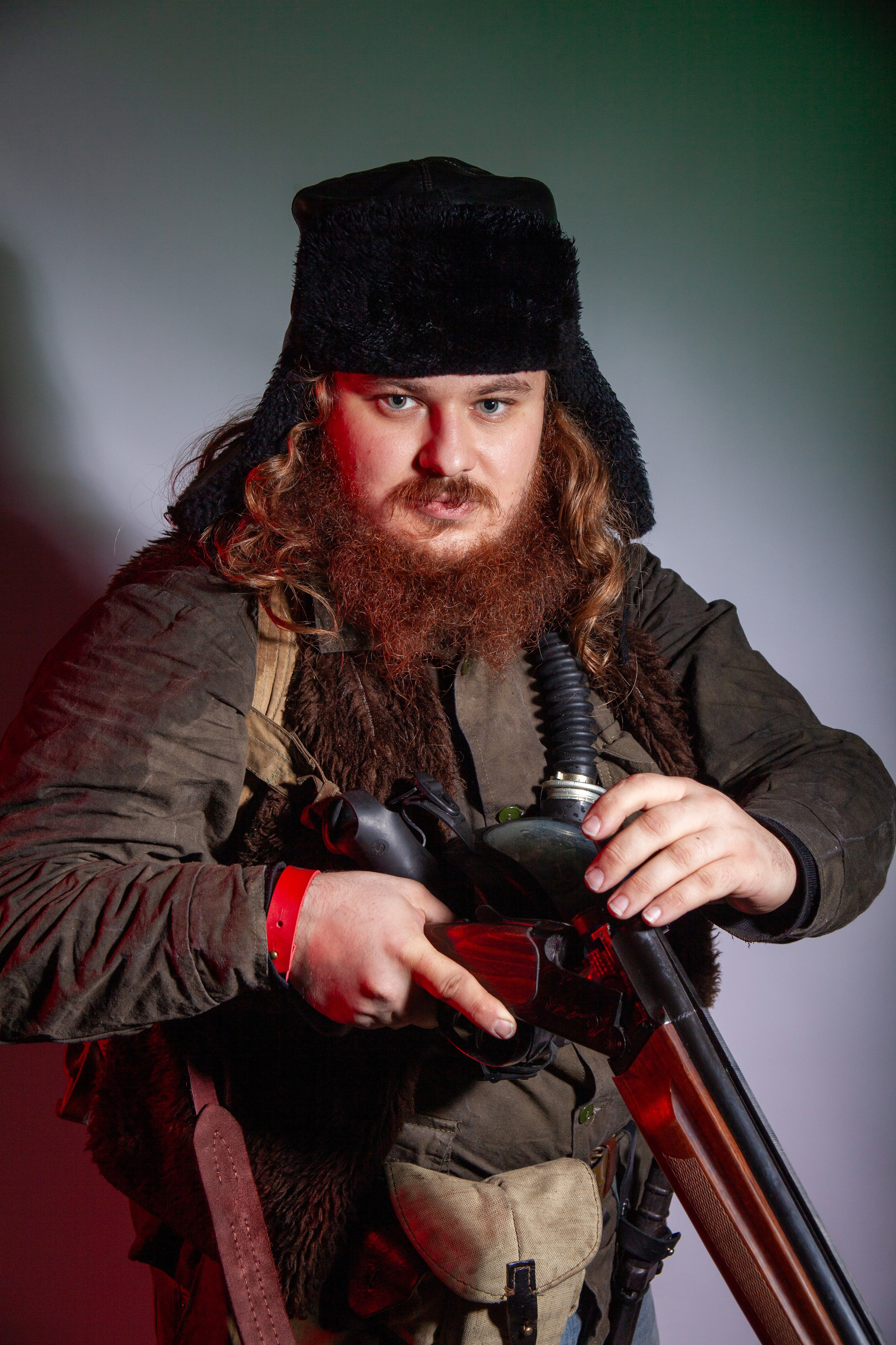 Фотосессия с оружием на заказ в Москве. Страйкбольная мастерская Бигич Воркшоп