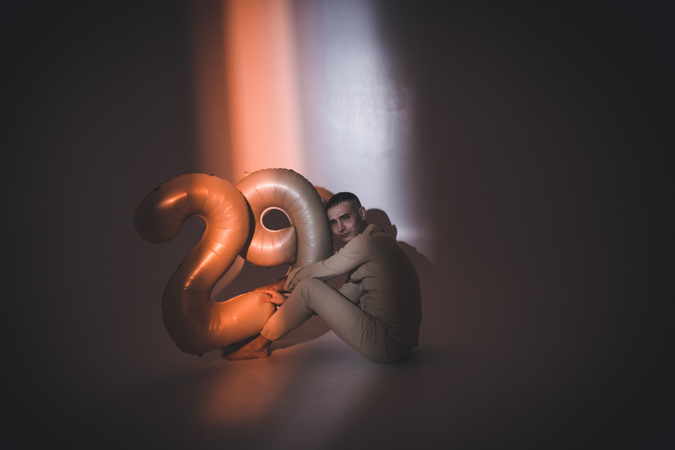 Евгений. Фото в неоне. Фотограф Регина Крикунова г. Красноярск