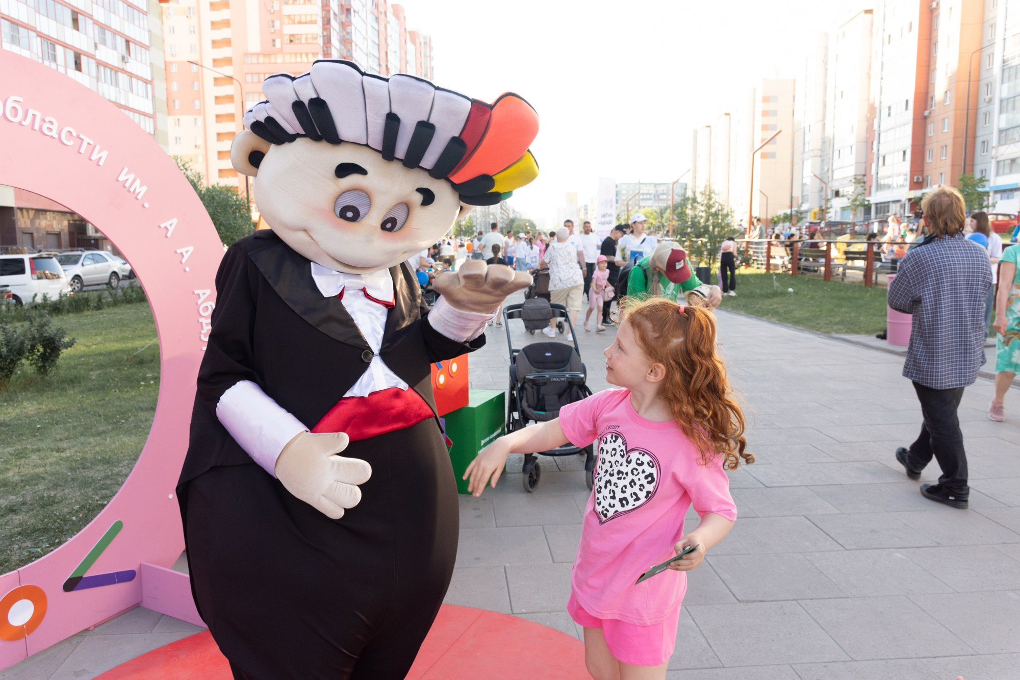 Фестиваль современного исполнительского искусства (Сквер Академ Риверсайд). Фотограф Максим Буряк