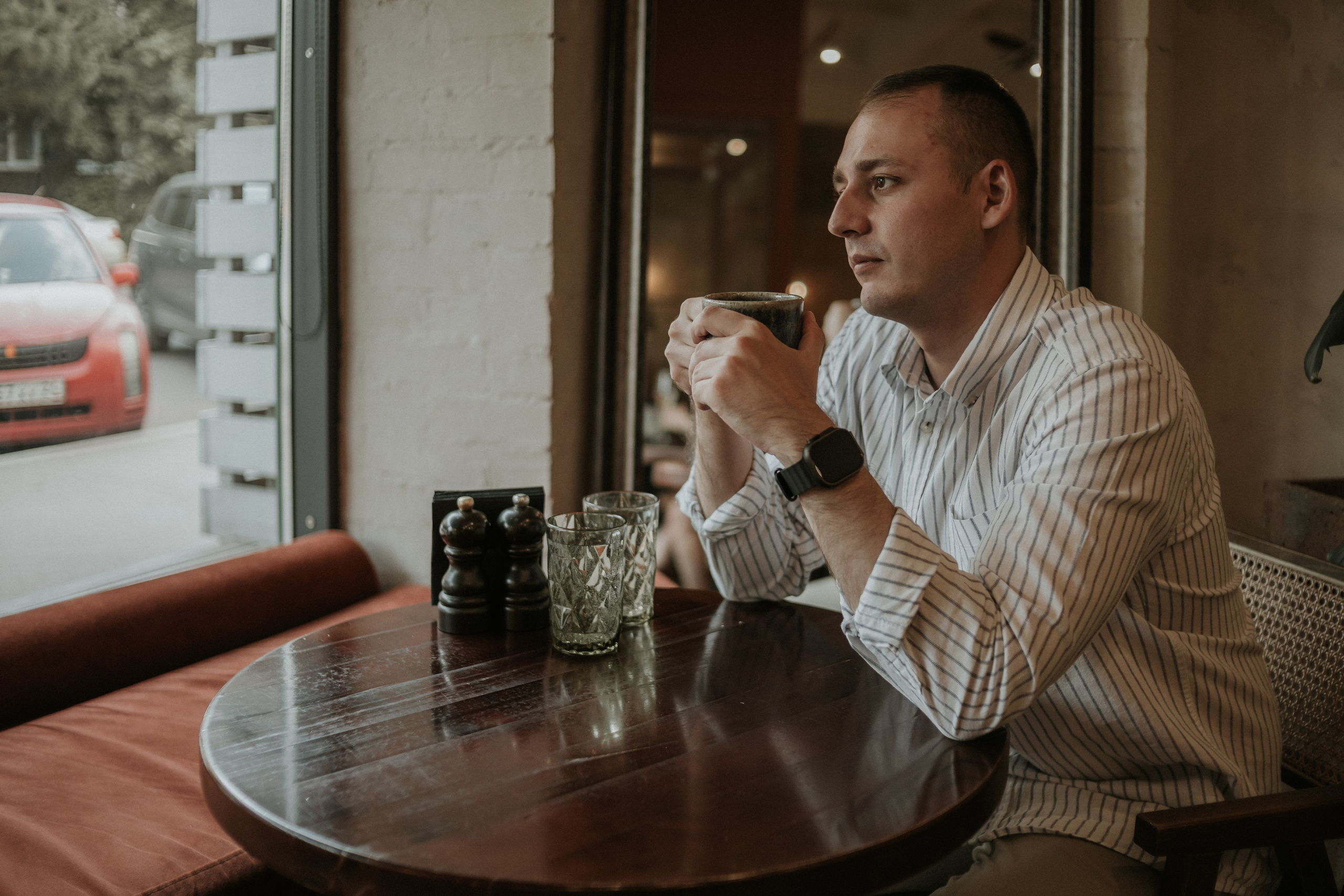 Михаил. Прогулка и кофе. Фотограф Регина Крикунова г. Красноярск