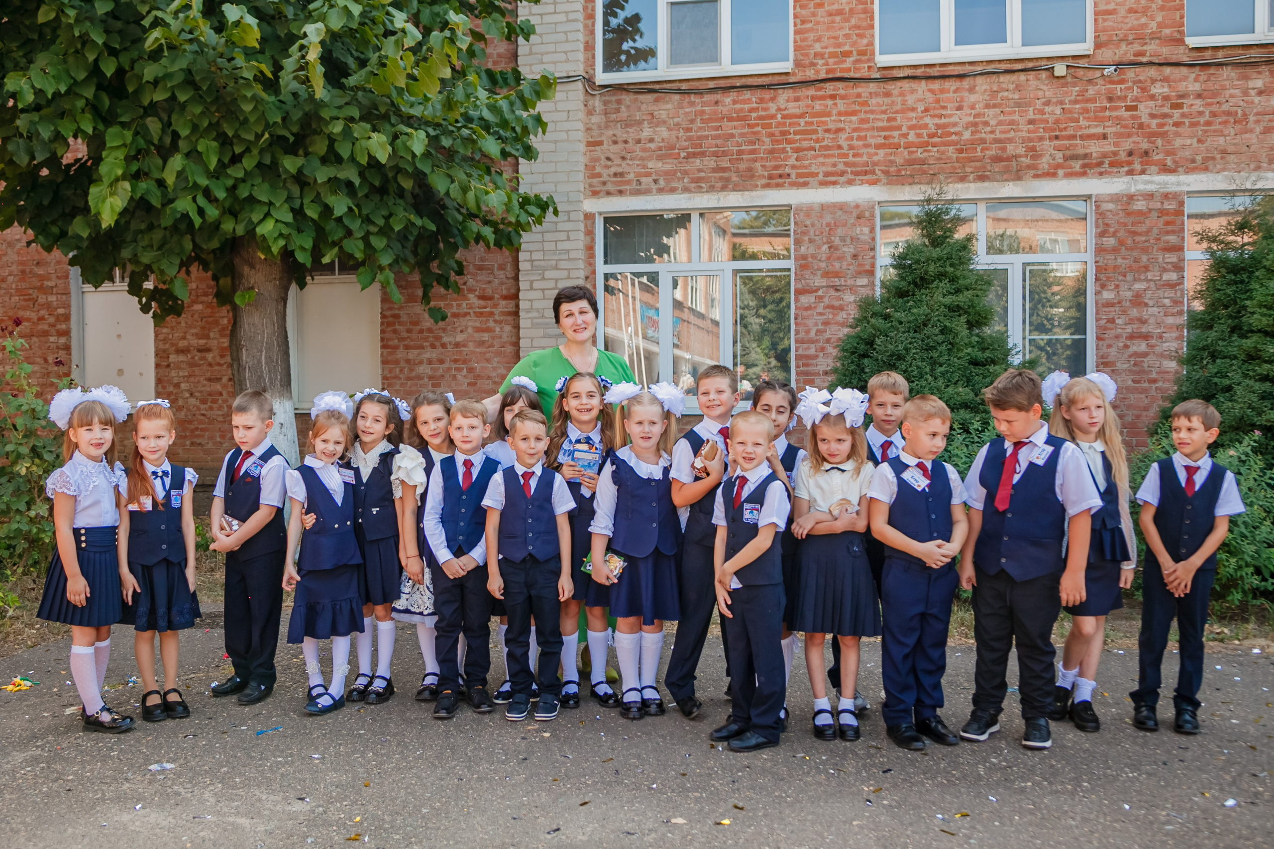 1 сентября линейка. Свадебный и семейный фотограф в Армавире