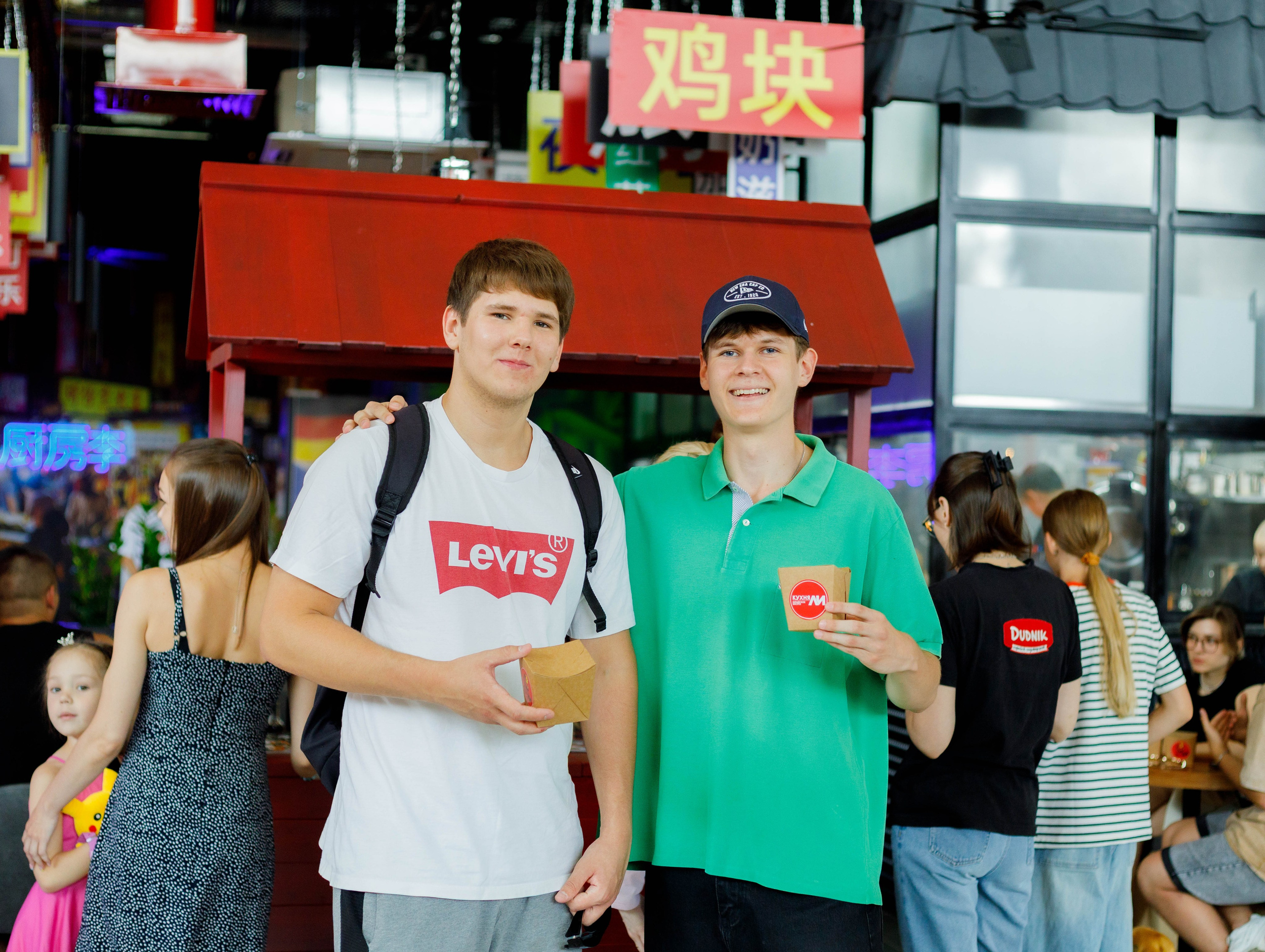 Кухня Ли. Открытие. Репортажный фотограф в Новосибирске Алена Помазунова