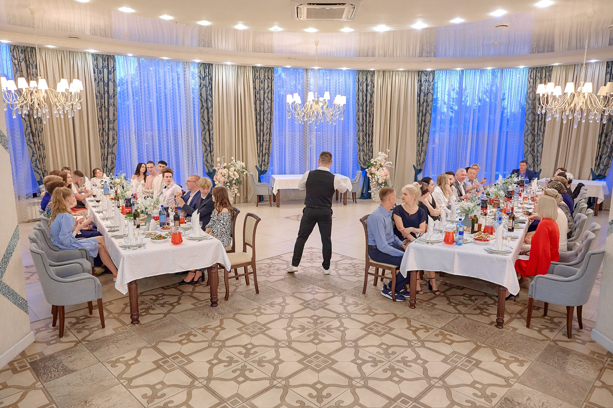 Портфолио репортажной фотосъёмки: Выпускной в ресторане «Император». Фотограф Яковлев Роман — Красноярск