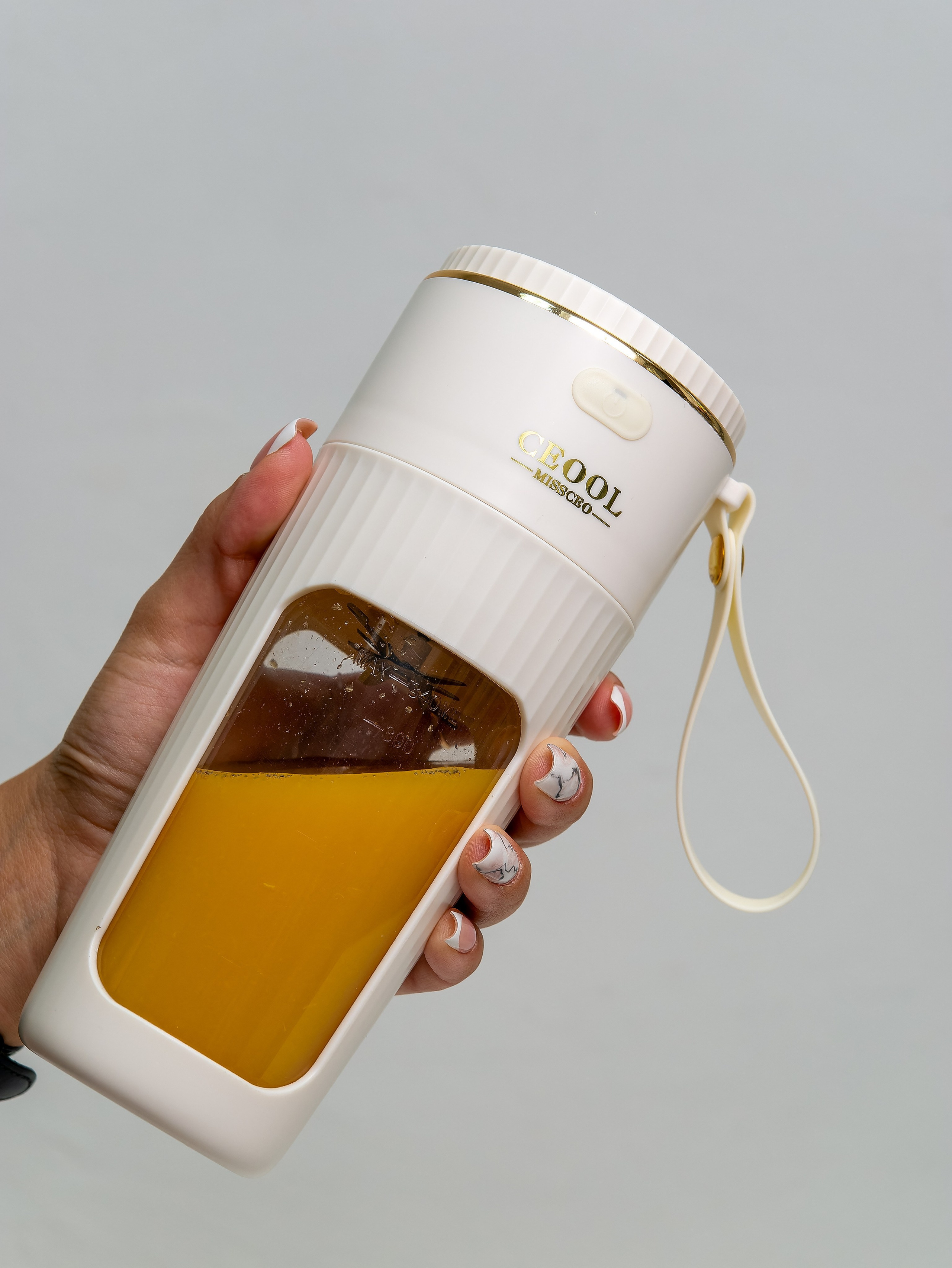 Предметное фото - практичные и элегантные решения для кухонного стола.