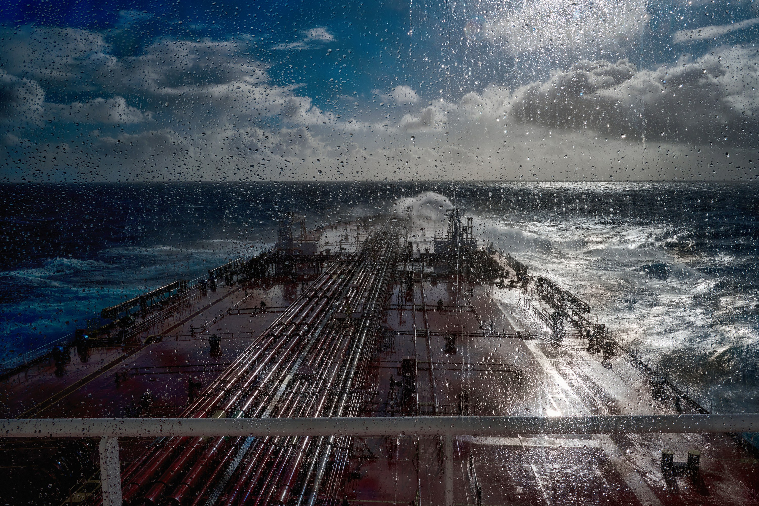 шторм, танкер