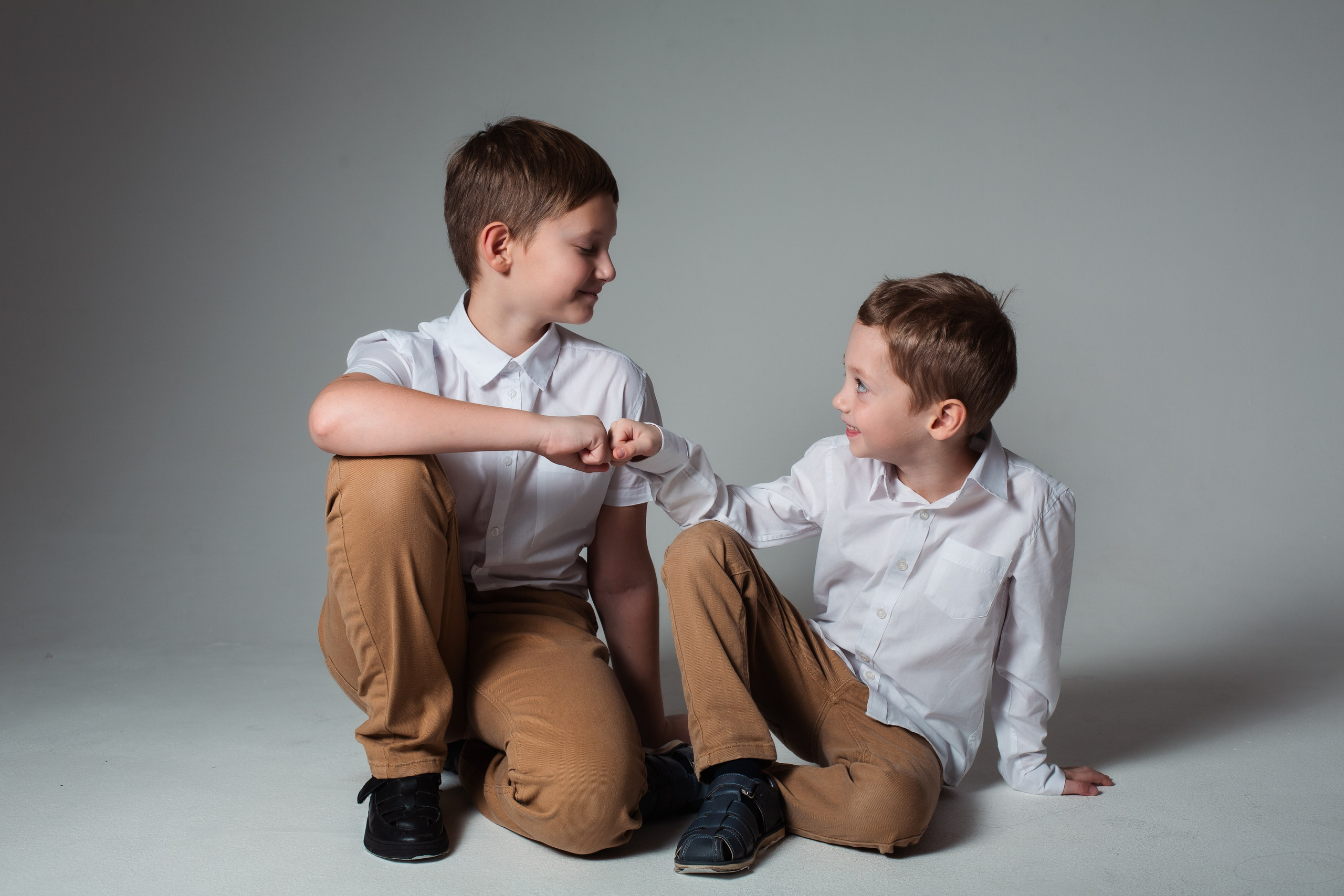 Евгений и Ольга с детьми. Фотограф Julia Milton | Портреты, съемки для маркетплейсов, лавстори, съёмка беременности в Санкт-Петербурге. Обучение фотографии в Спб очно