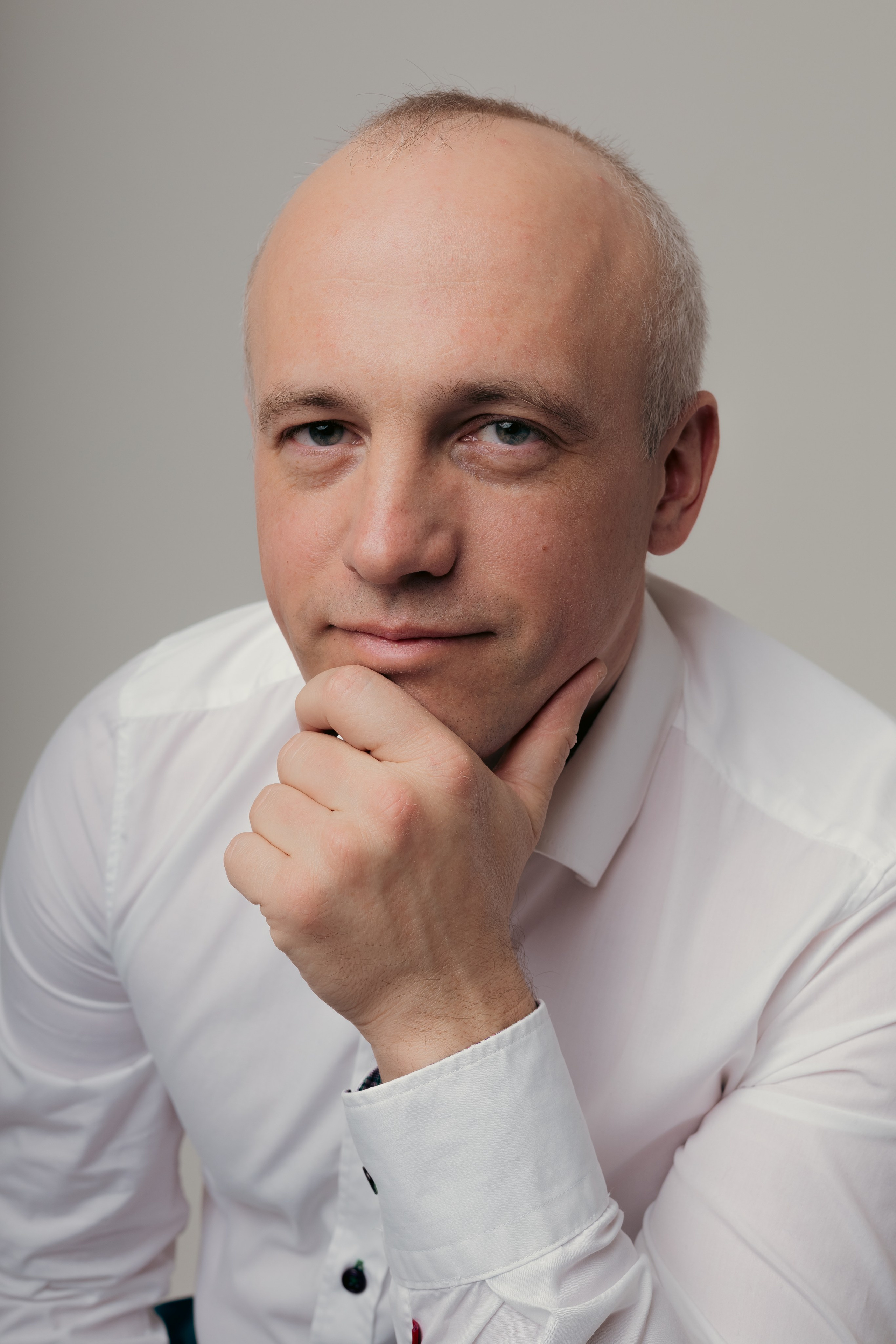 Наталья с семьей. Фотограф Julia Milton | Портреты, съемки для маркетплейсов, лавстори, съёмка беременности в Санкт-Петербурге. Обучение фотографии в Спб очно