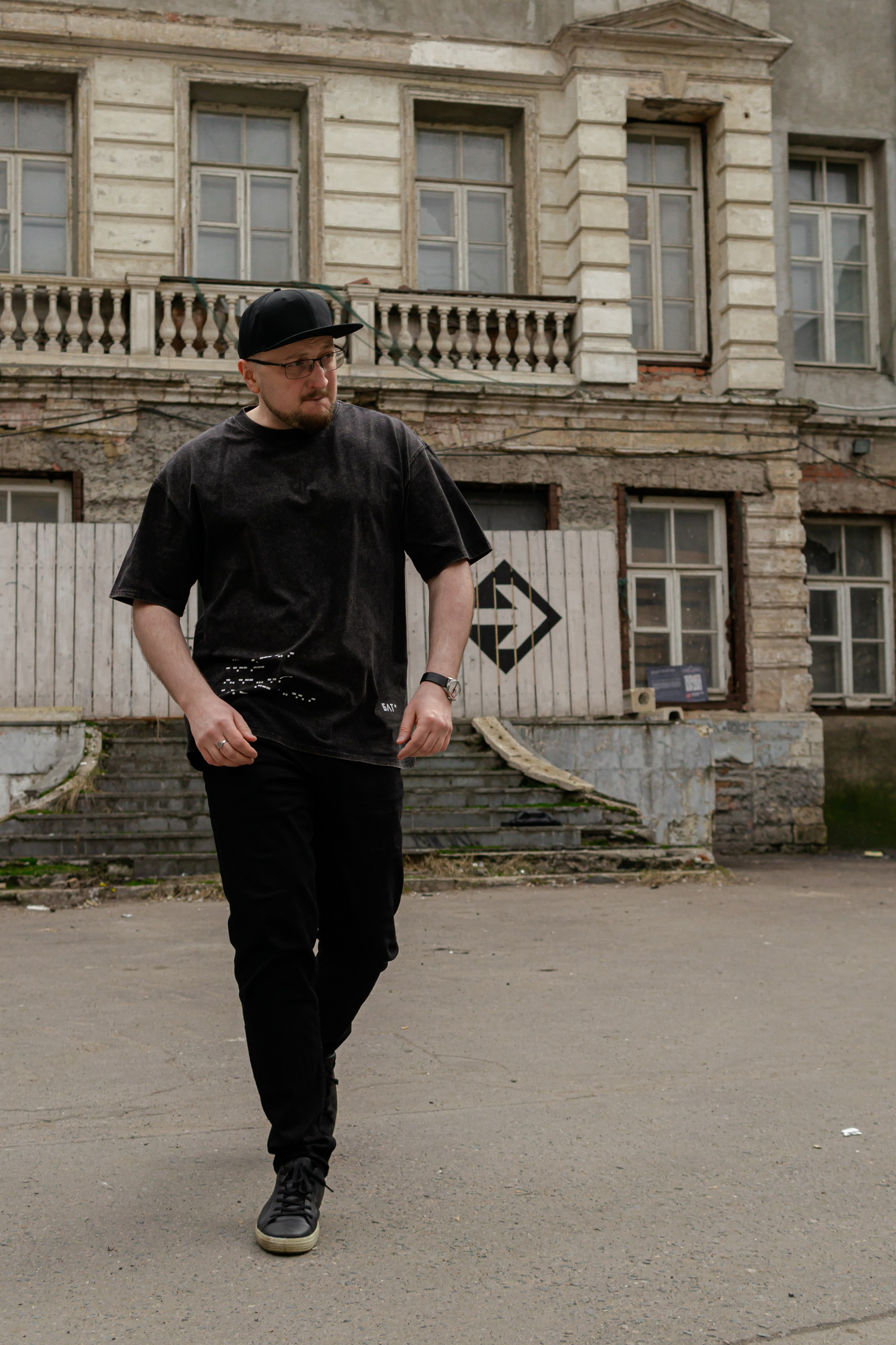 Съемка мерча БЛТ* Semiotica в городе. Фотограф-анималист Ксения Воробьева, Москва