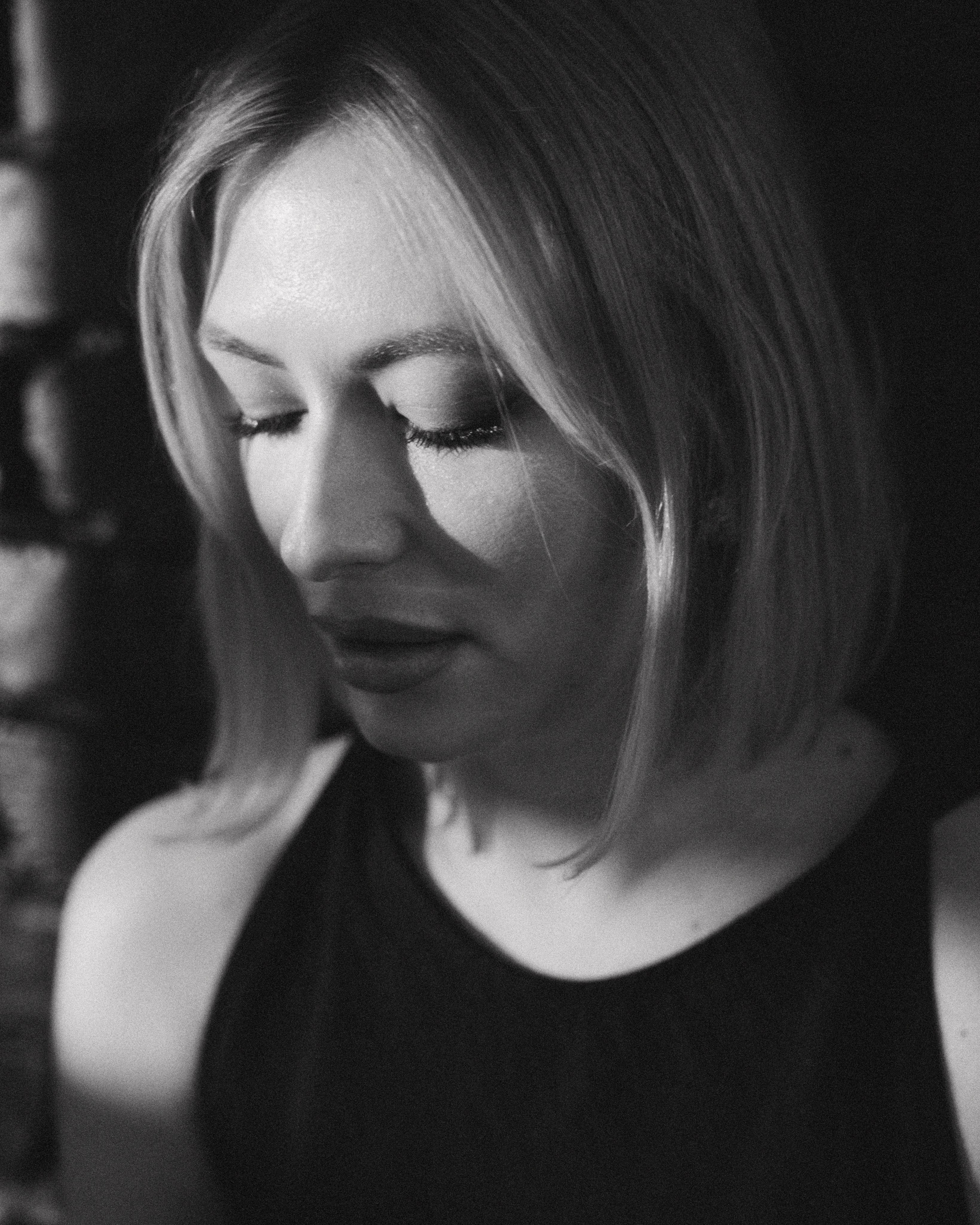 Женский портрет в студии — естественный и искусственный свет. Фотограф в Хабаровске Дмитрий Лемешков