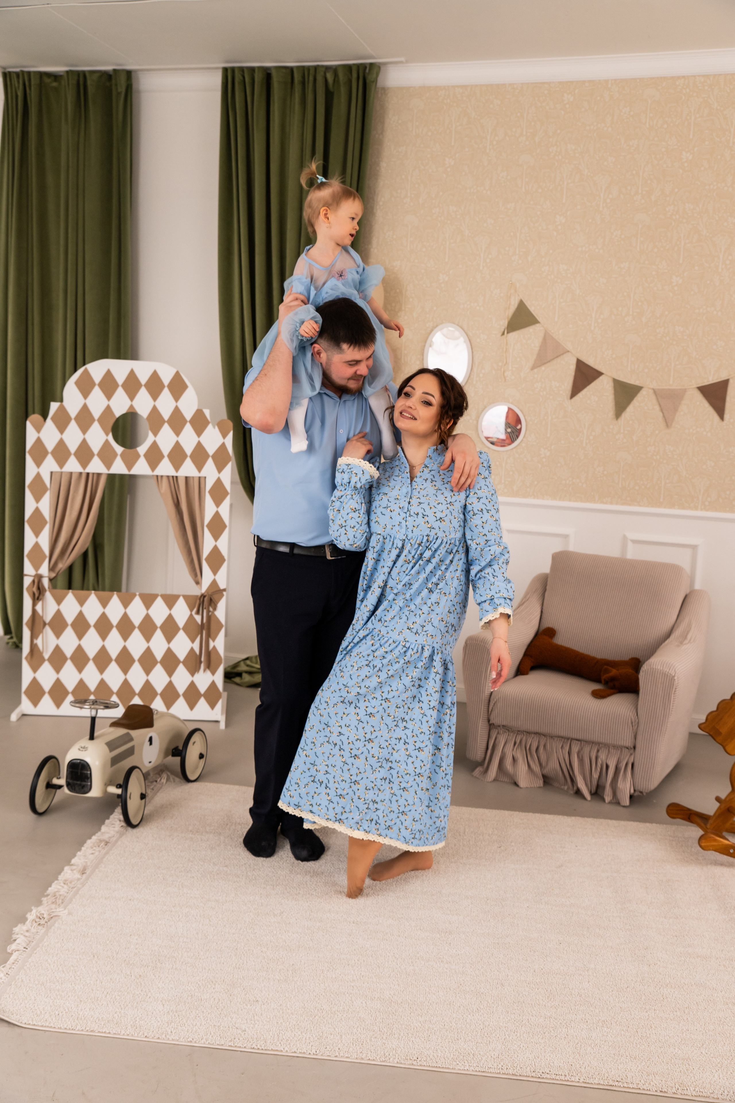 Александр и Анастасия и доченька Юлечка (1). Я Ольга Казанцева, фотографирую снимаю ваши киноистории и печатаю фото и цифровые портреты на холсте