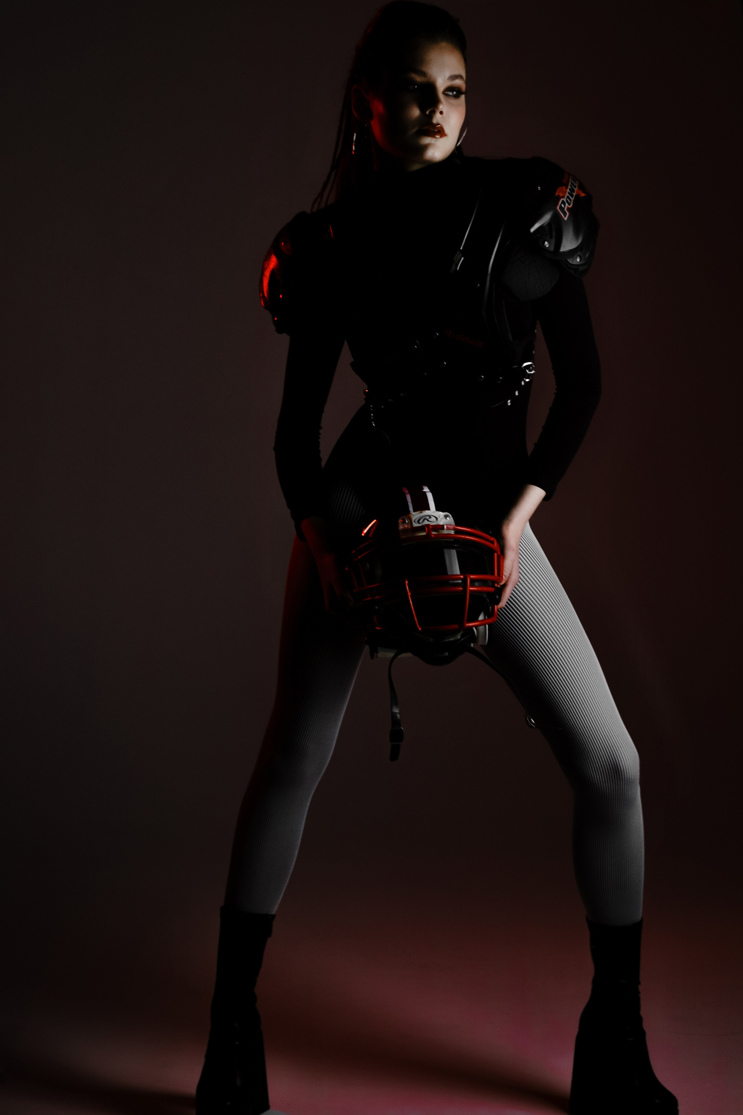 американский футбол, спортшик, фотосессия творческая, студийный свет, женская фотосессия