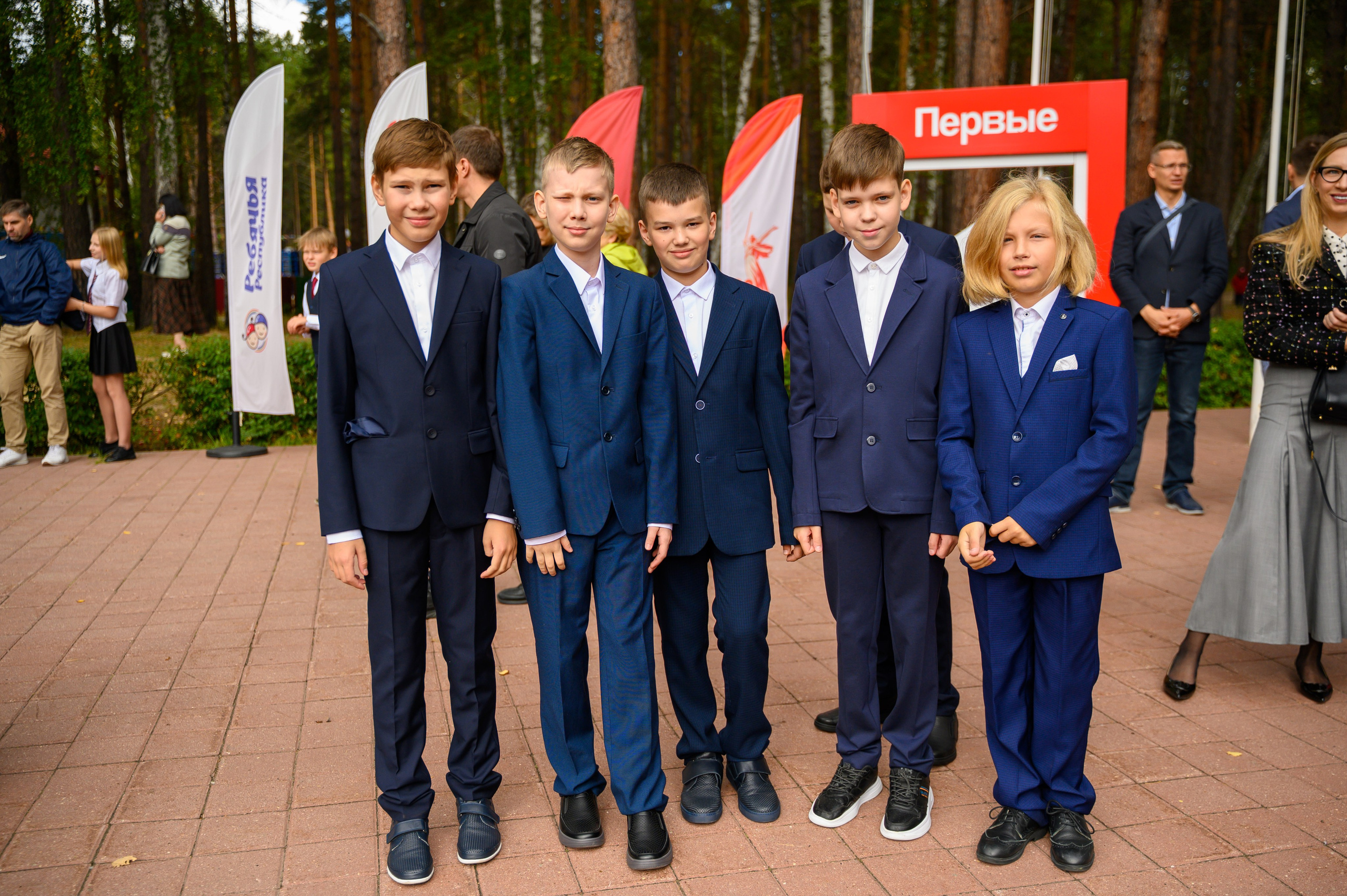 1 сентября линейка ФМШ. Фотограф новорожденных, семейный детский в Тюмени Татьяна Морозова