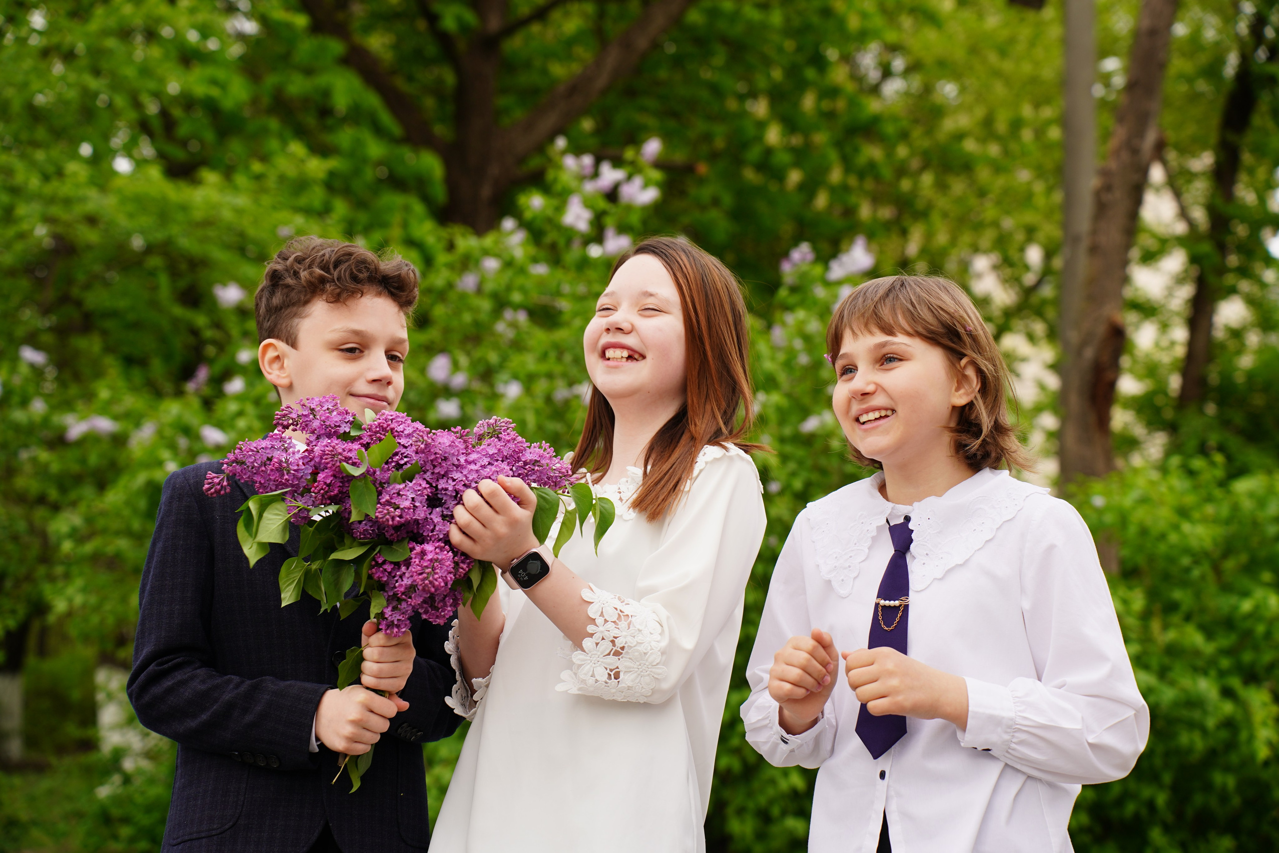 Фото с другом. MEMENTO.Выпускные альбомы, школьные, юбилейные и другие книги. Ростов-на-Дону