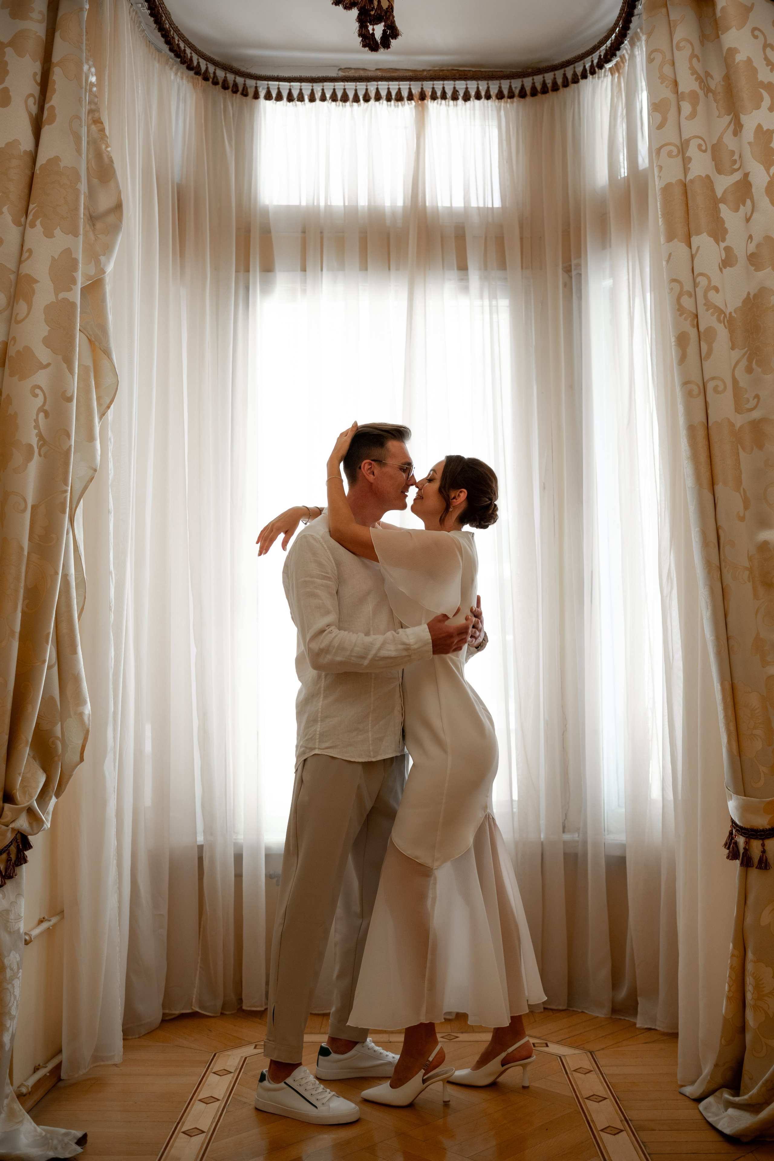 свадебный фотограф Санкт-Петербург, утро невесты и жениха в интерьере ЗАГСа