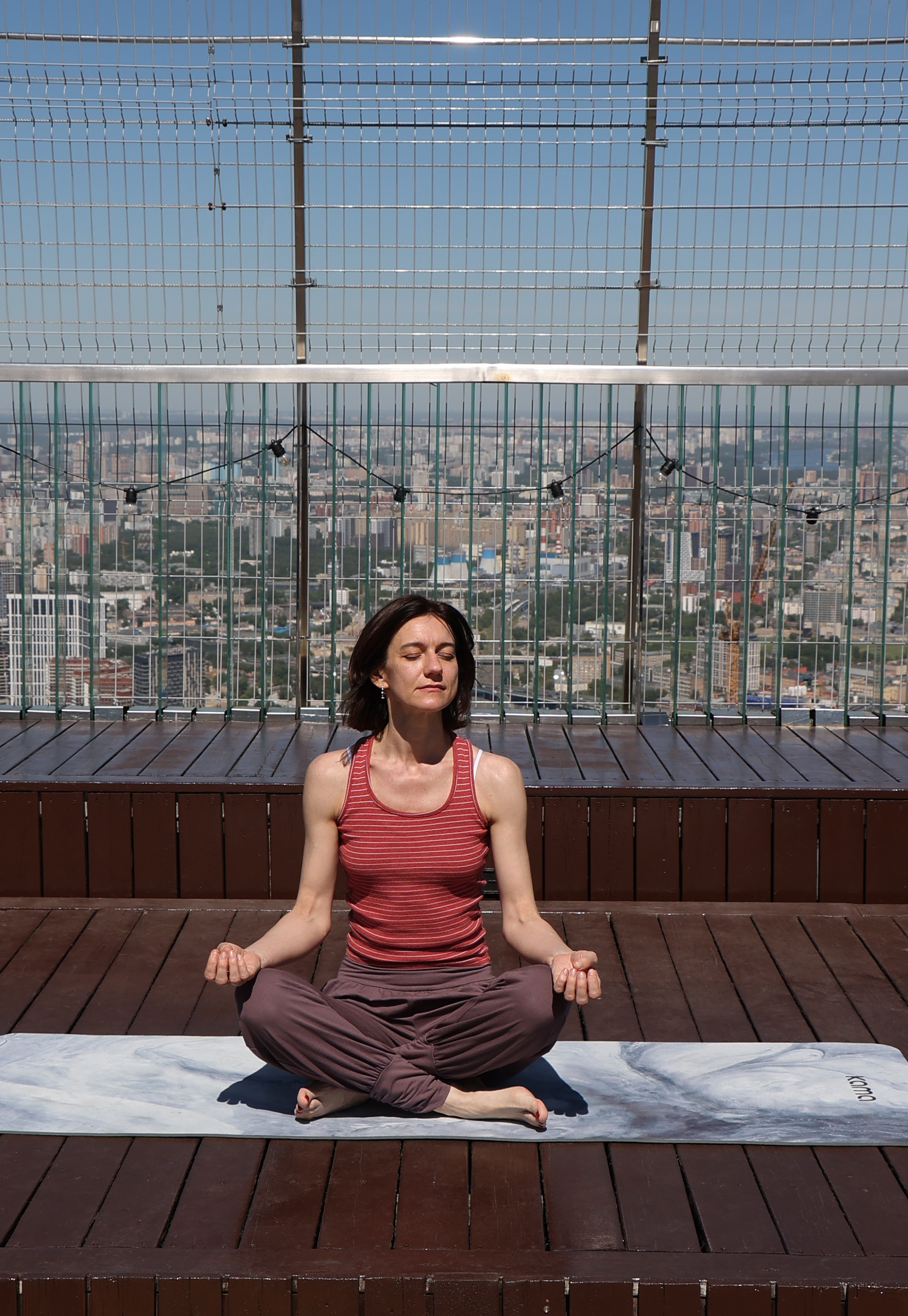 Йога на крыше Москва-Сити. Портретный фотограф Москва