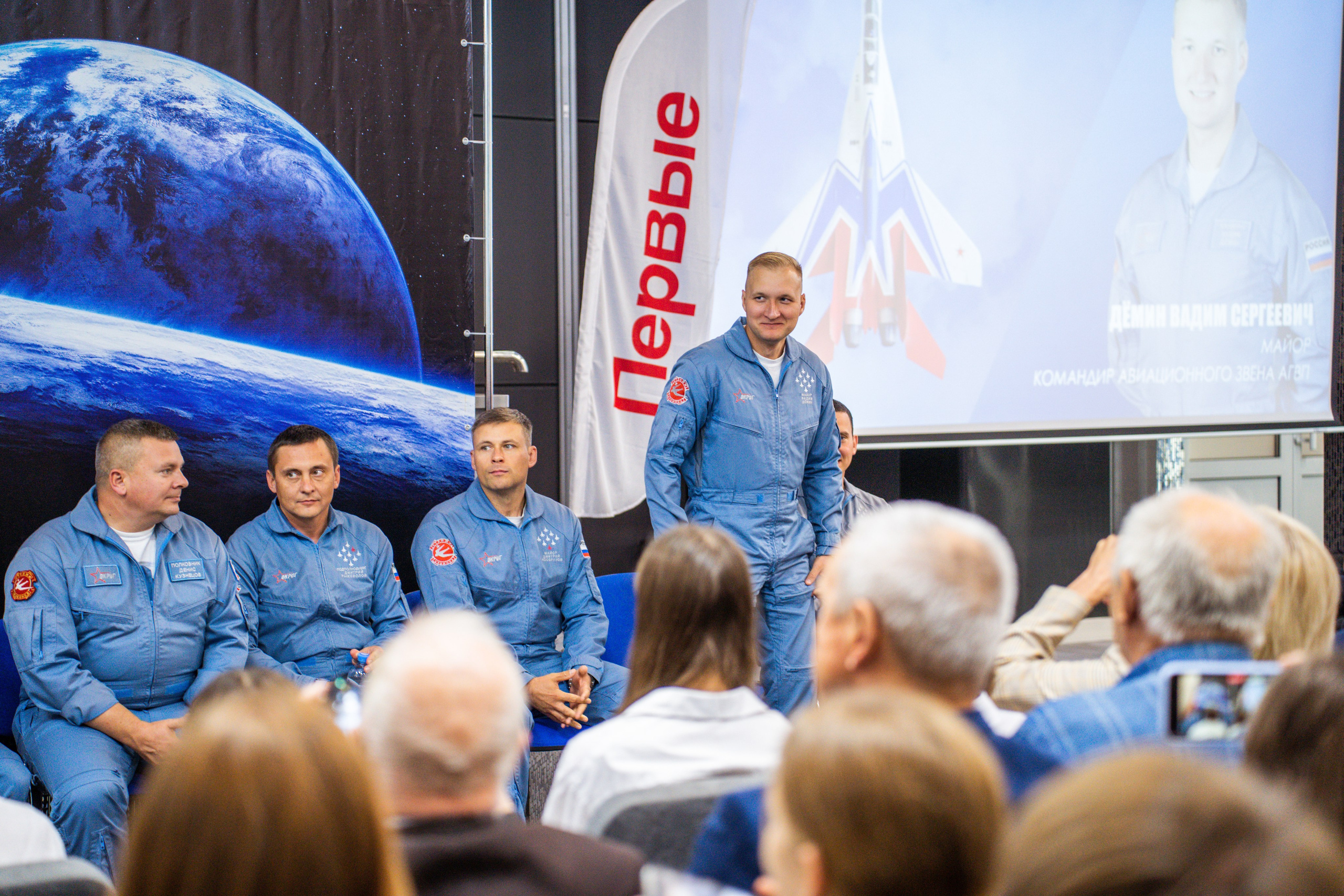 Встреча с авиационной группой «Стрижи». Фотограф София Александрова