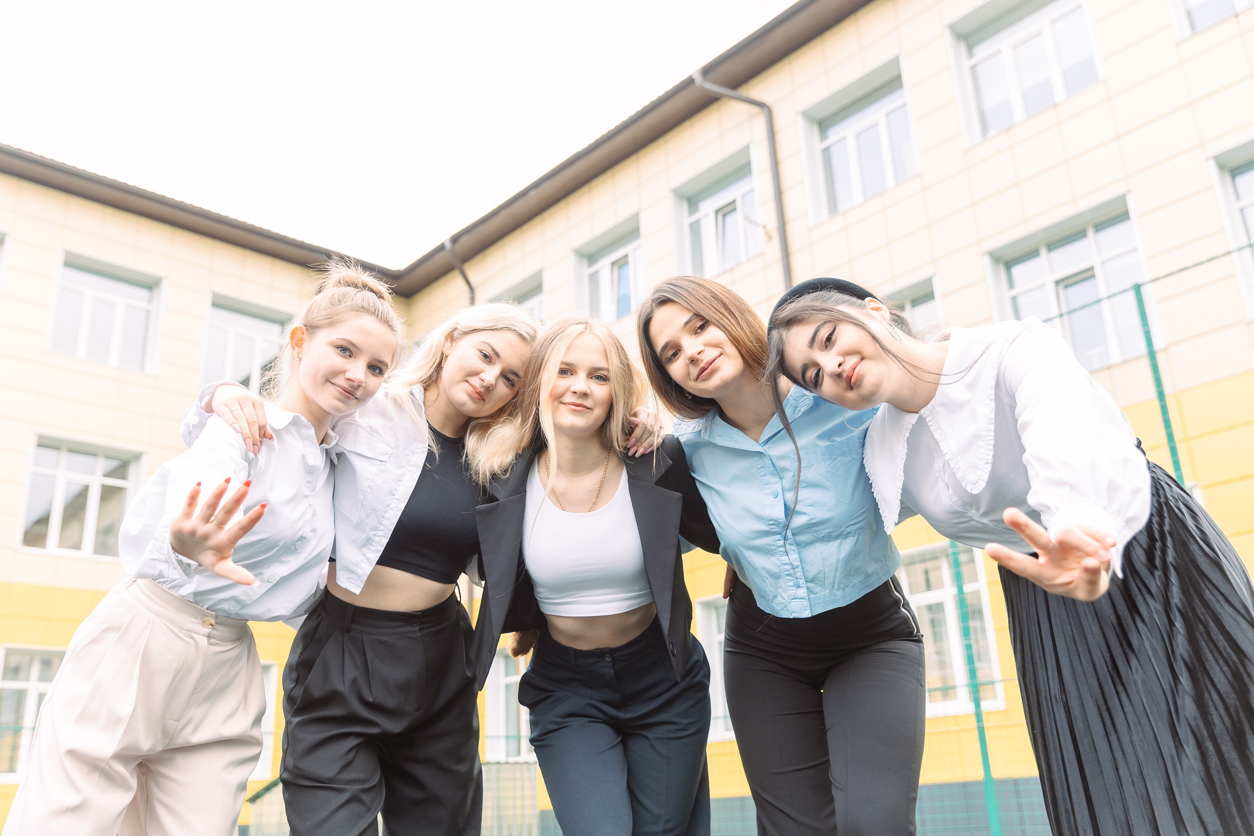 Позирование группы. Выпускные альбомы для детского сада и школы