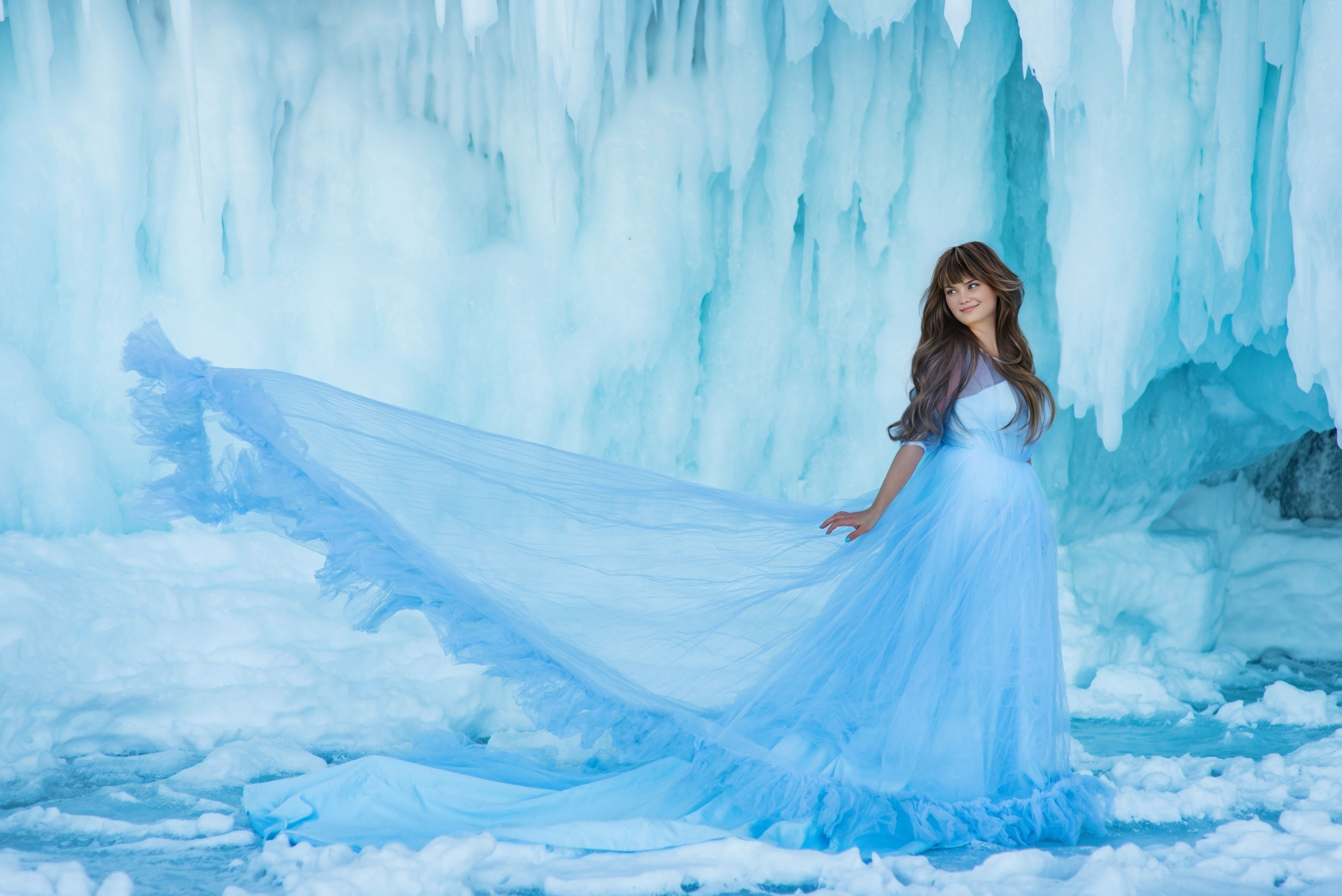 Платье пышное фатиновое со шлейфом голубое. Туры на Байкал с фотографом под ключ. Фотосессии на Ольхоне