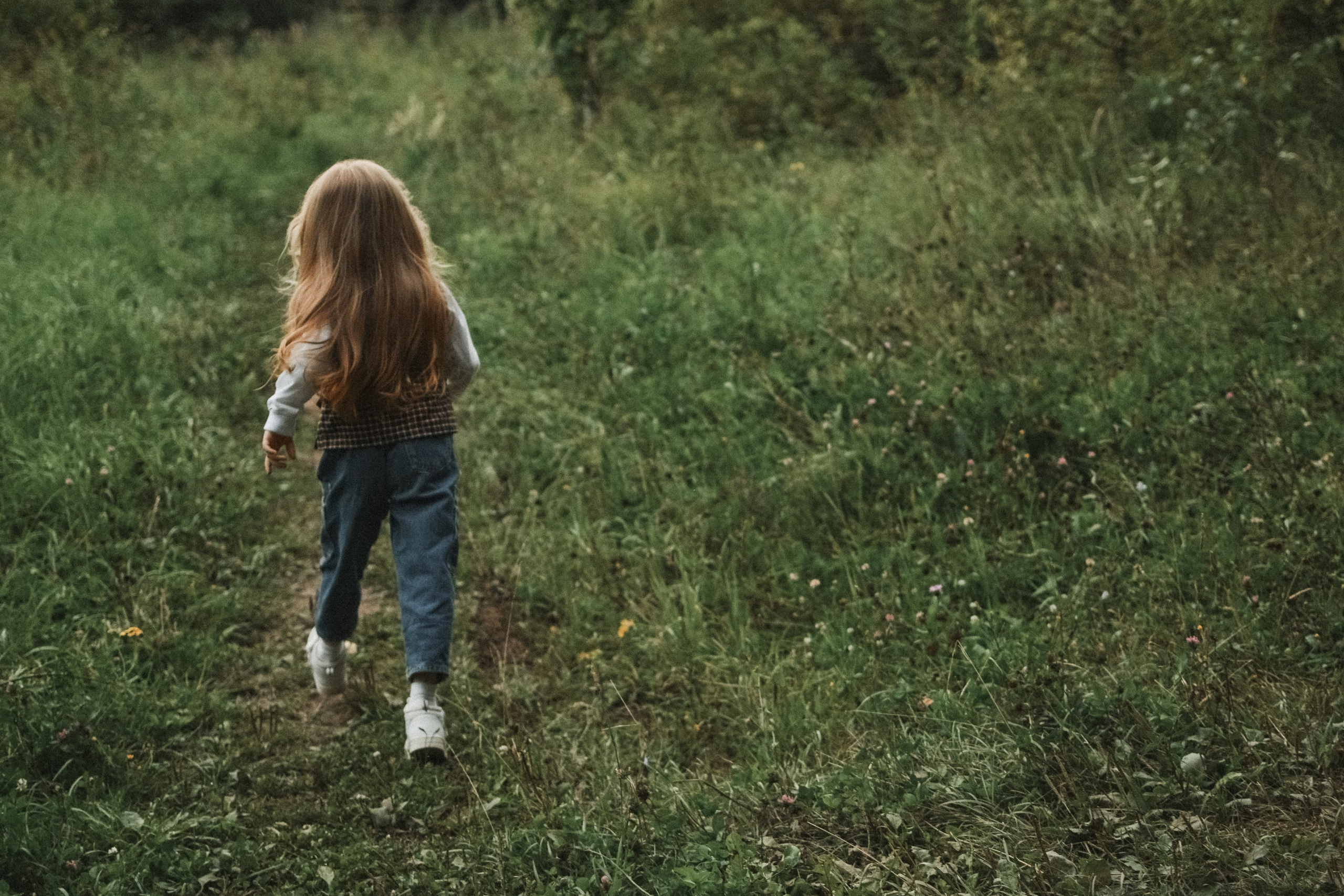 Мама и дочь в лесу. Alenasokolowa.ru