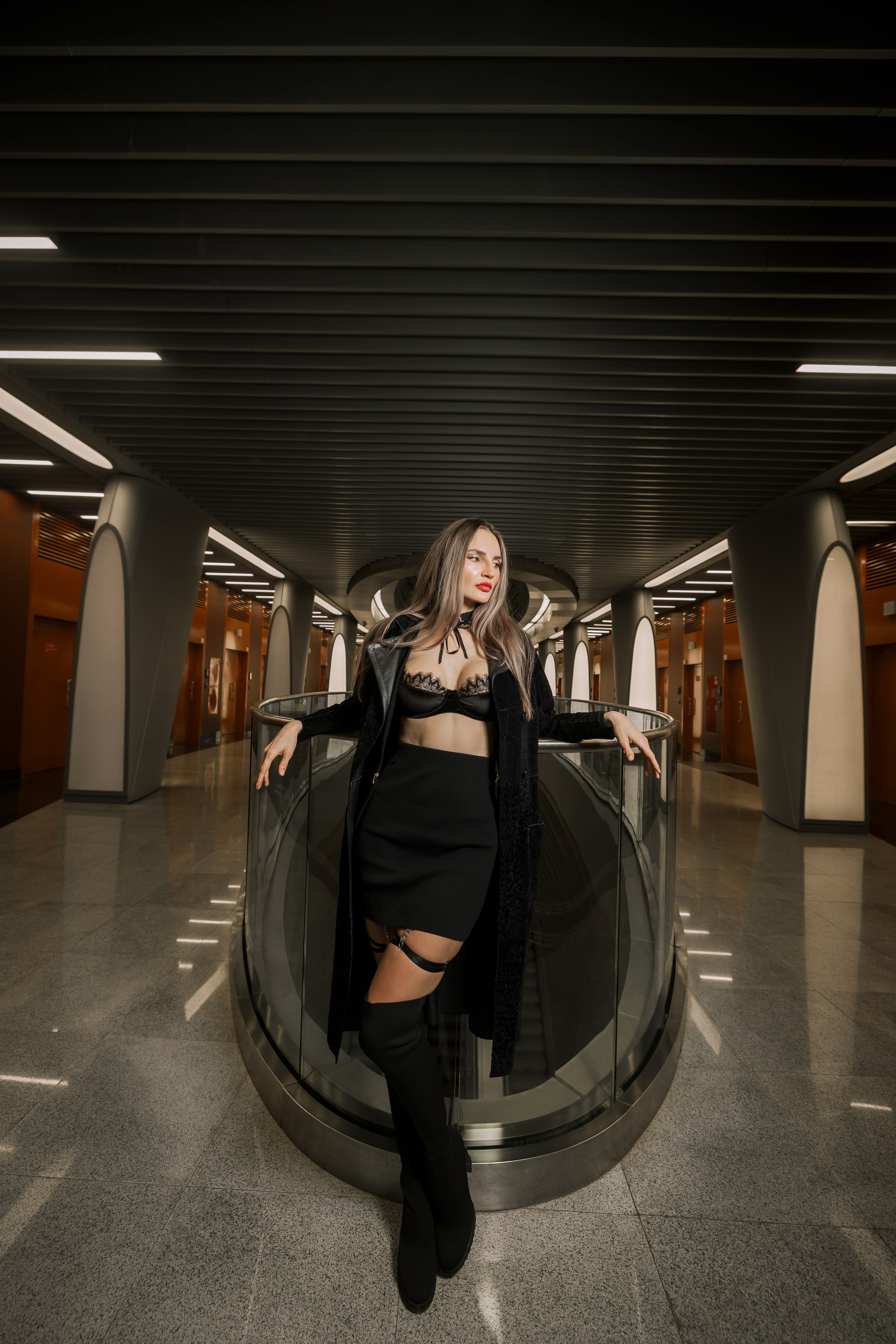 В метро. Photomantis