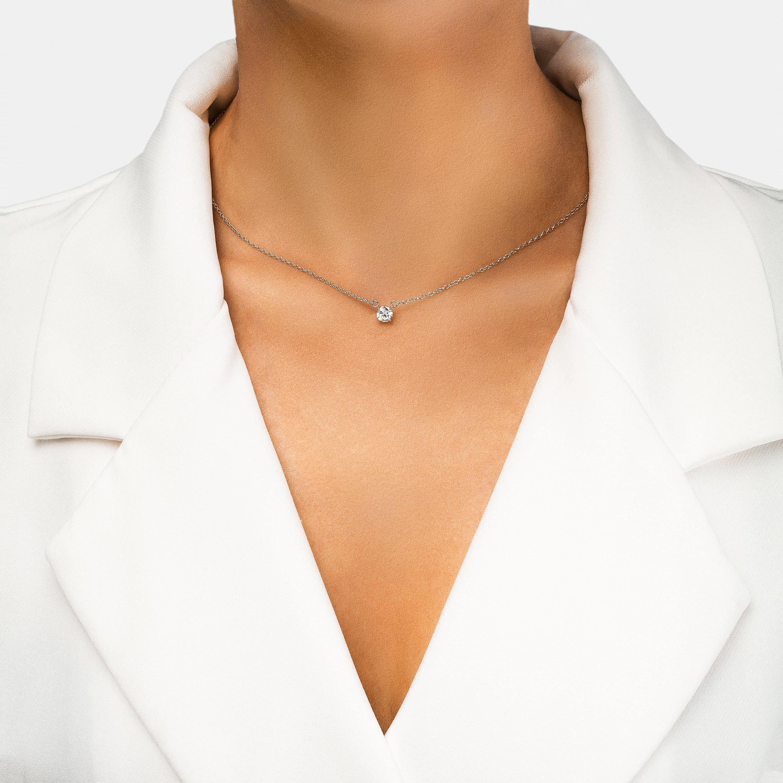 Фотосъёмка контента для ювелирного бренда. Профессиональный фотограф в Санкт-Петербурге. Сергей Пушкин