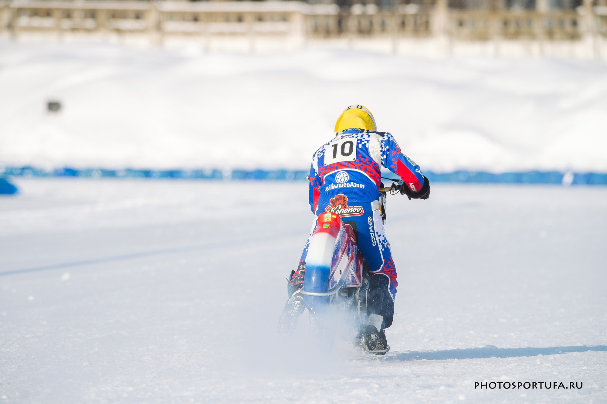 Мотогонку на льду. Спортивный фотограф в Уфе Евгений Буров