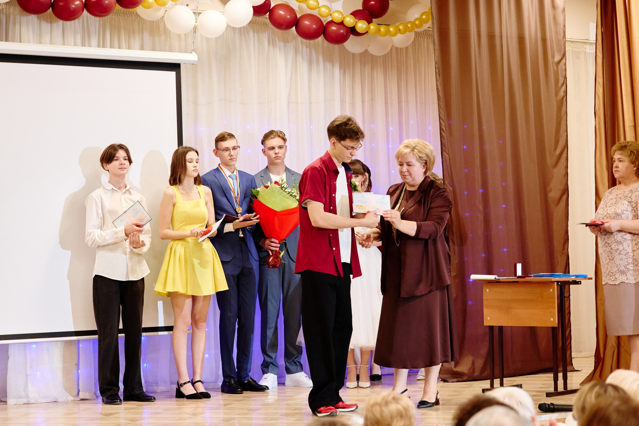 Выпускной 35 Сош. Фотограф Выпускные альбомы Таганрог Сергей Коробченко