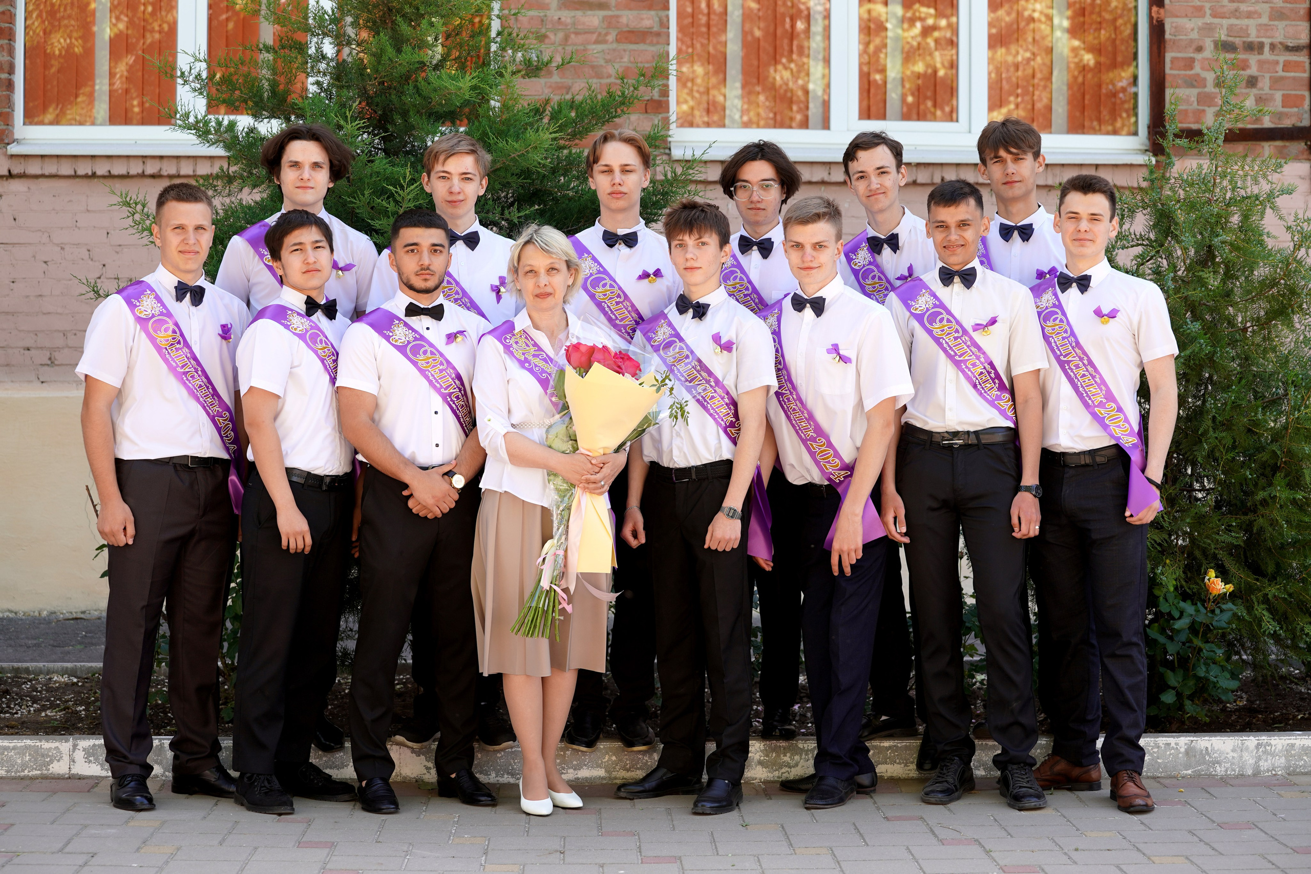 Последний звонок. MEMENTO.Выпускные альбомы, школьные, юбилейные и другие книги. Ростов-на-Дону