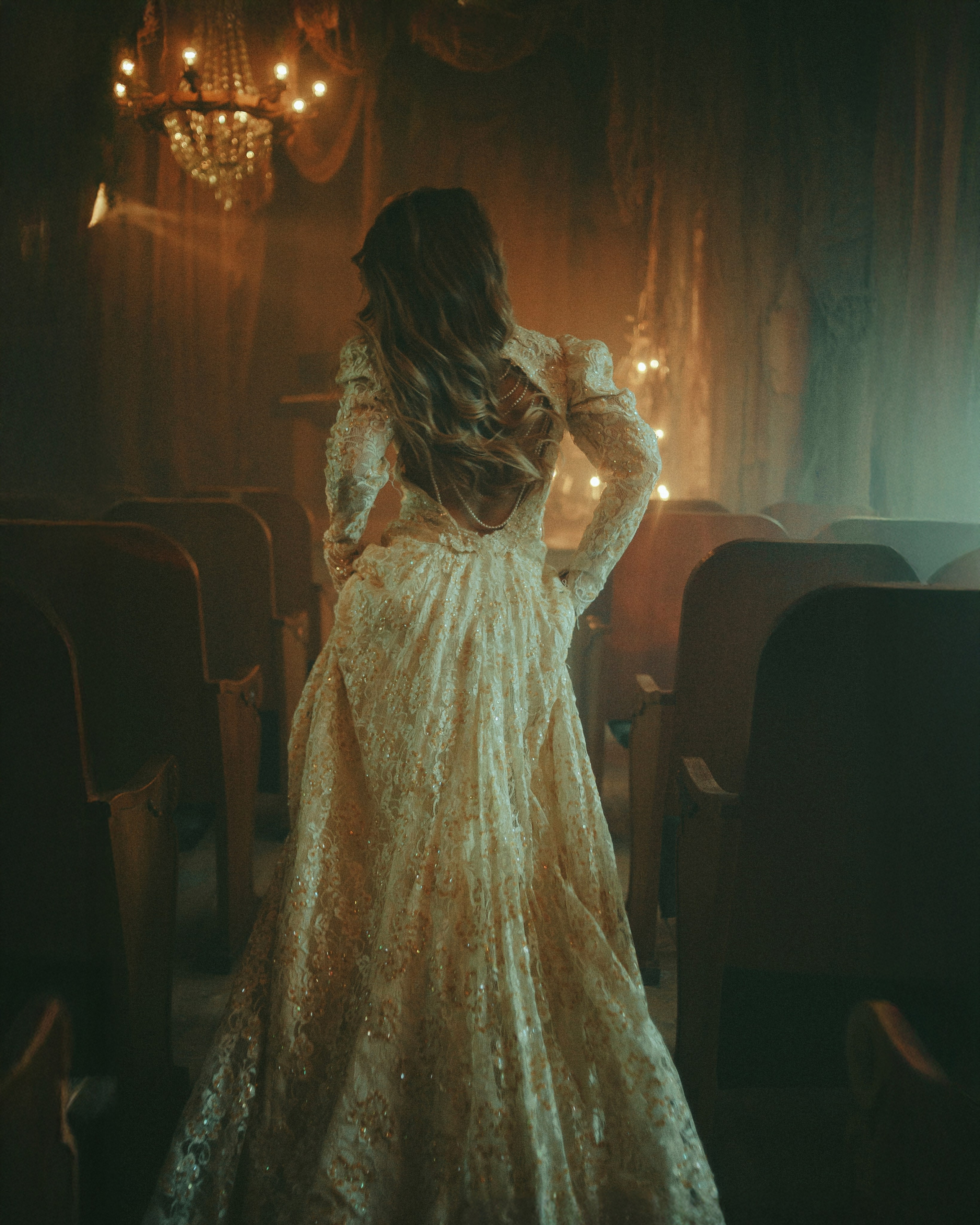 Москва. Заброшкнный театр. Алина. Фотограф Брянск