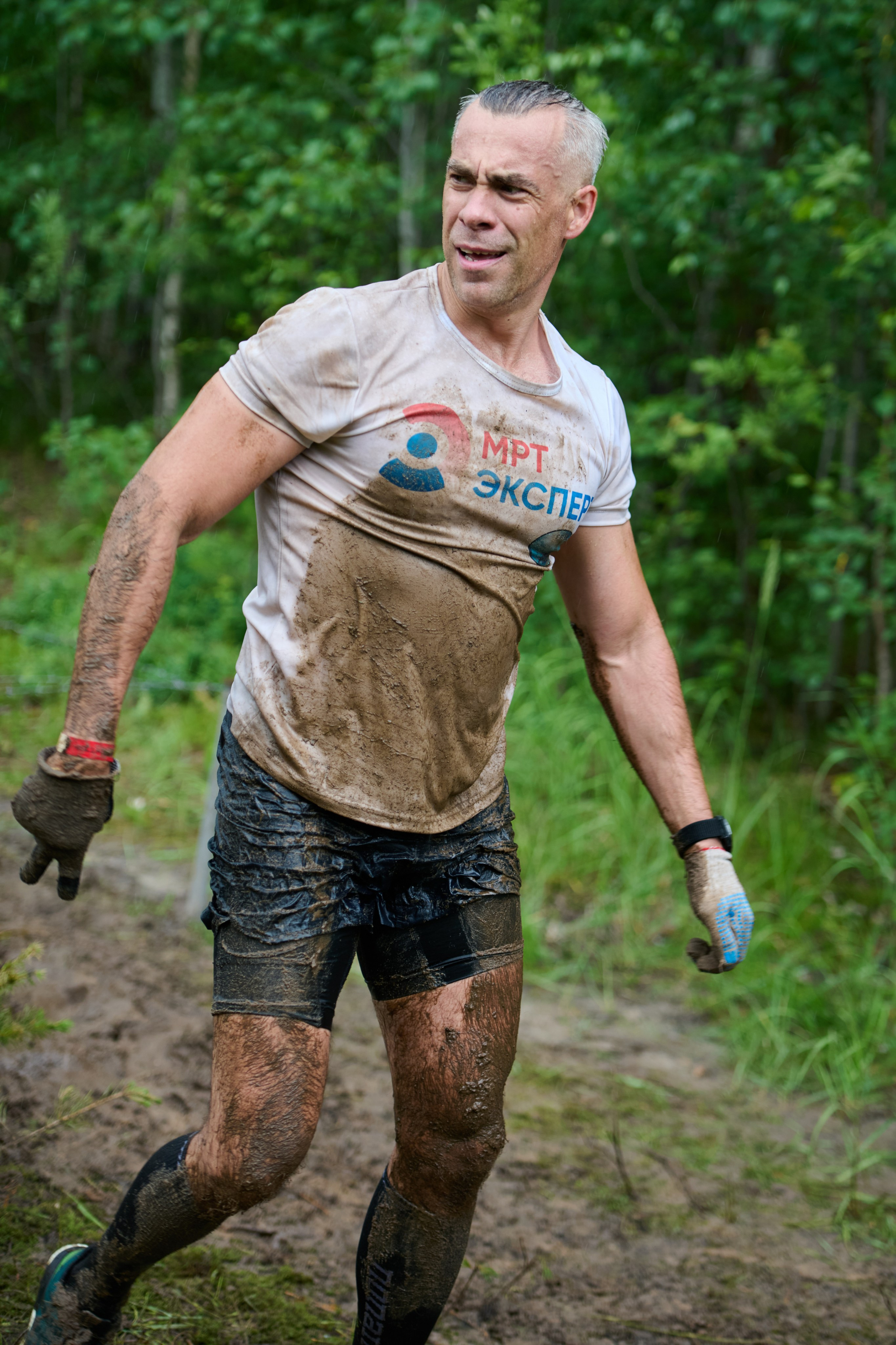 Фоторепортаж с забега Стальной характер в Сургуте, 5 июля 2025. Репортажный и семейный фотограф — Шелихов Сергей