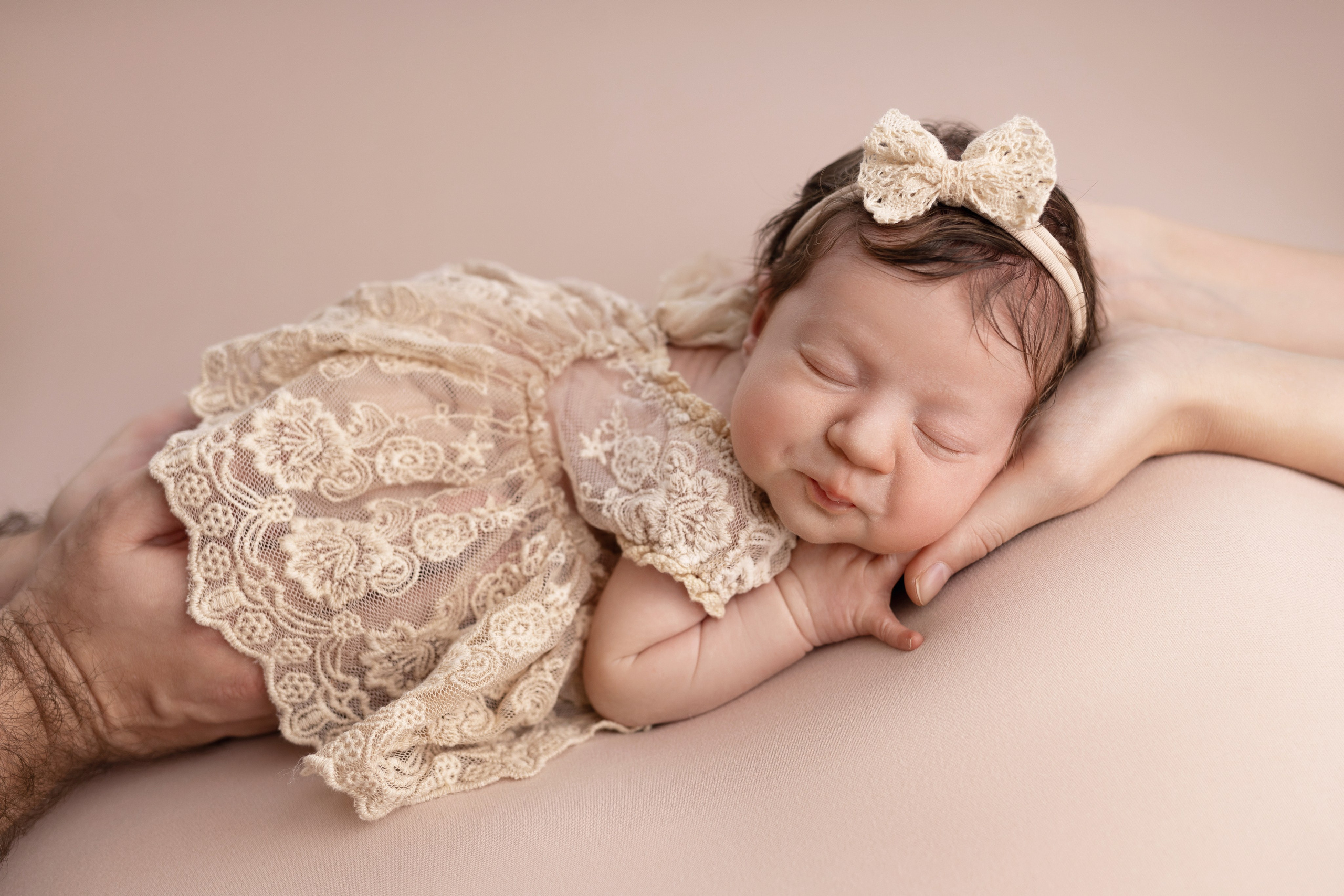 Классическая фотосессия малыша. Фотограф новорожденных малышей в Омске и Омской области Эльвира Камаева