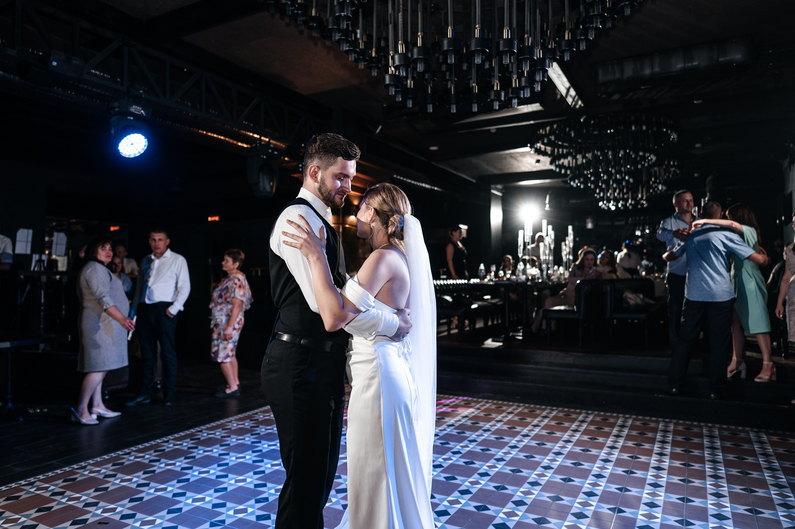 Даниил и Валерия. Черная утка. Полный день. Фотограф Екатерина Бочарникова