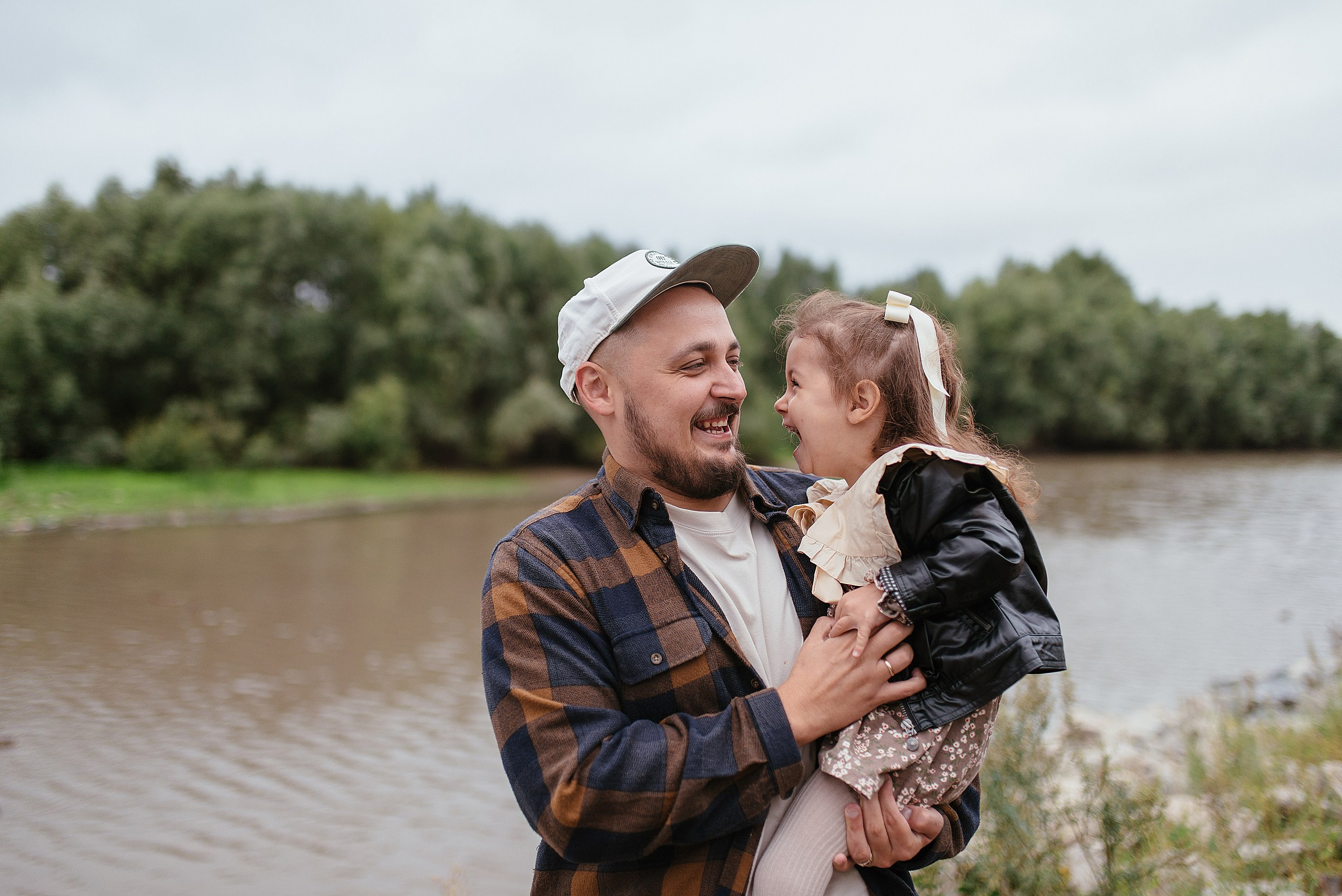Городская семейная фотосессия. Семейный фотограф Дарья Едапина Новосибирск. Фотограф Дарья Едапина Новосибирск