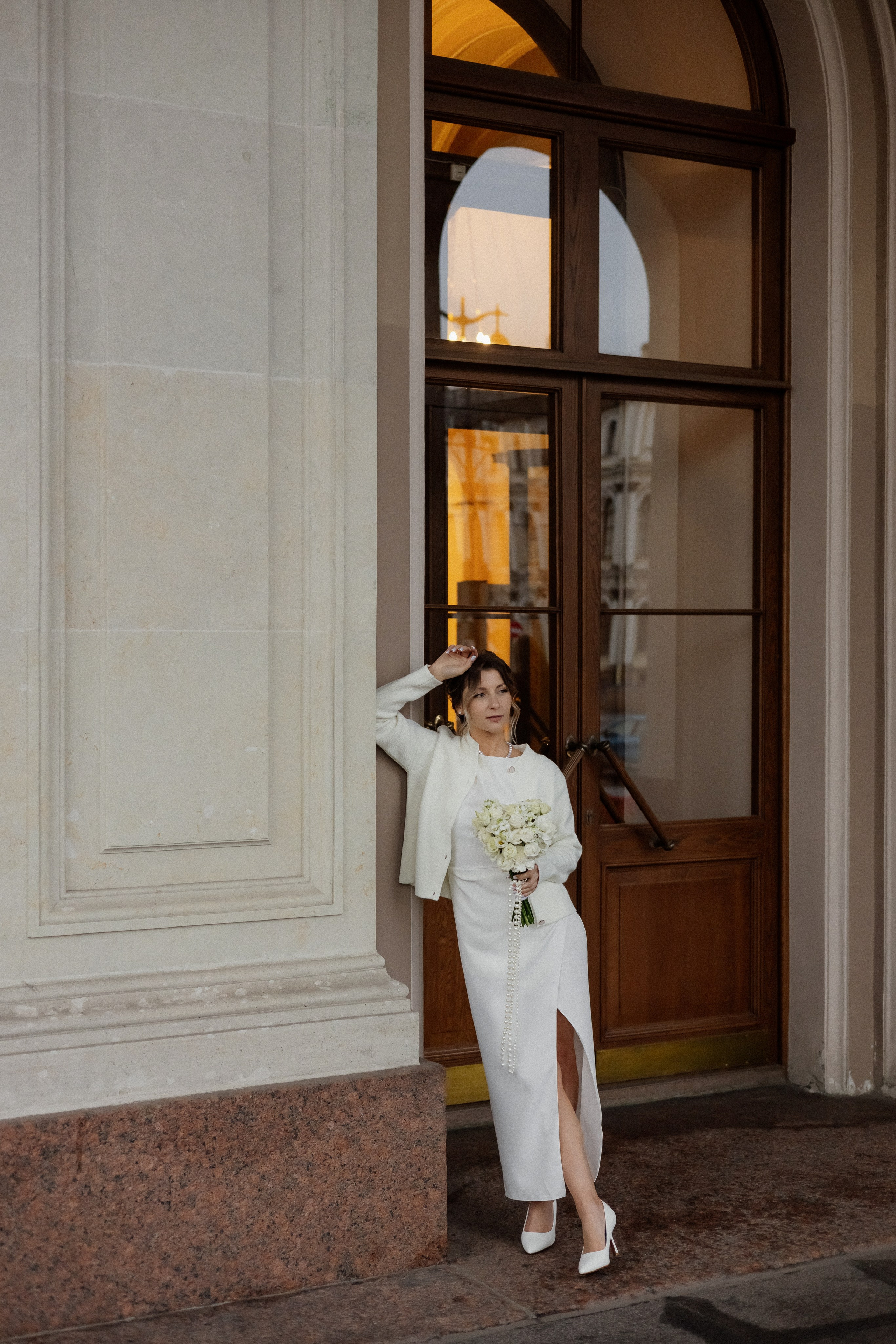 Свадебная прогулка у Исаакия. Свадебный фотограф в Санкт-Петербурге Ксения Кобышева